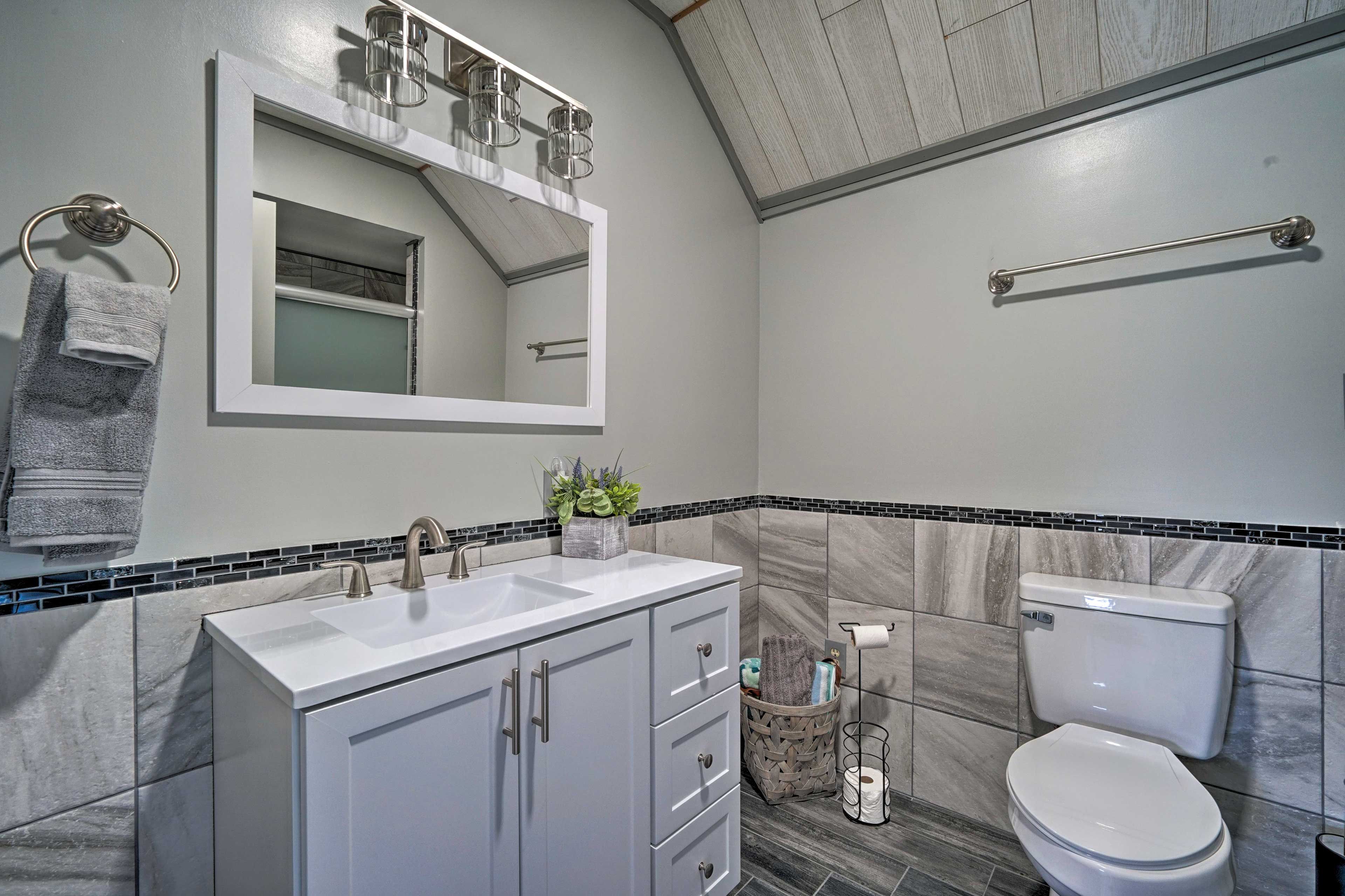 En-Suite Bathroom | Towels Provided