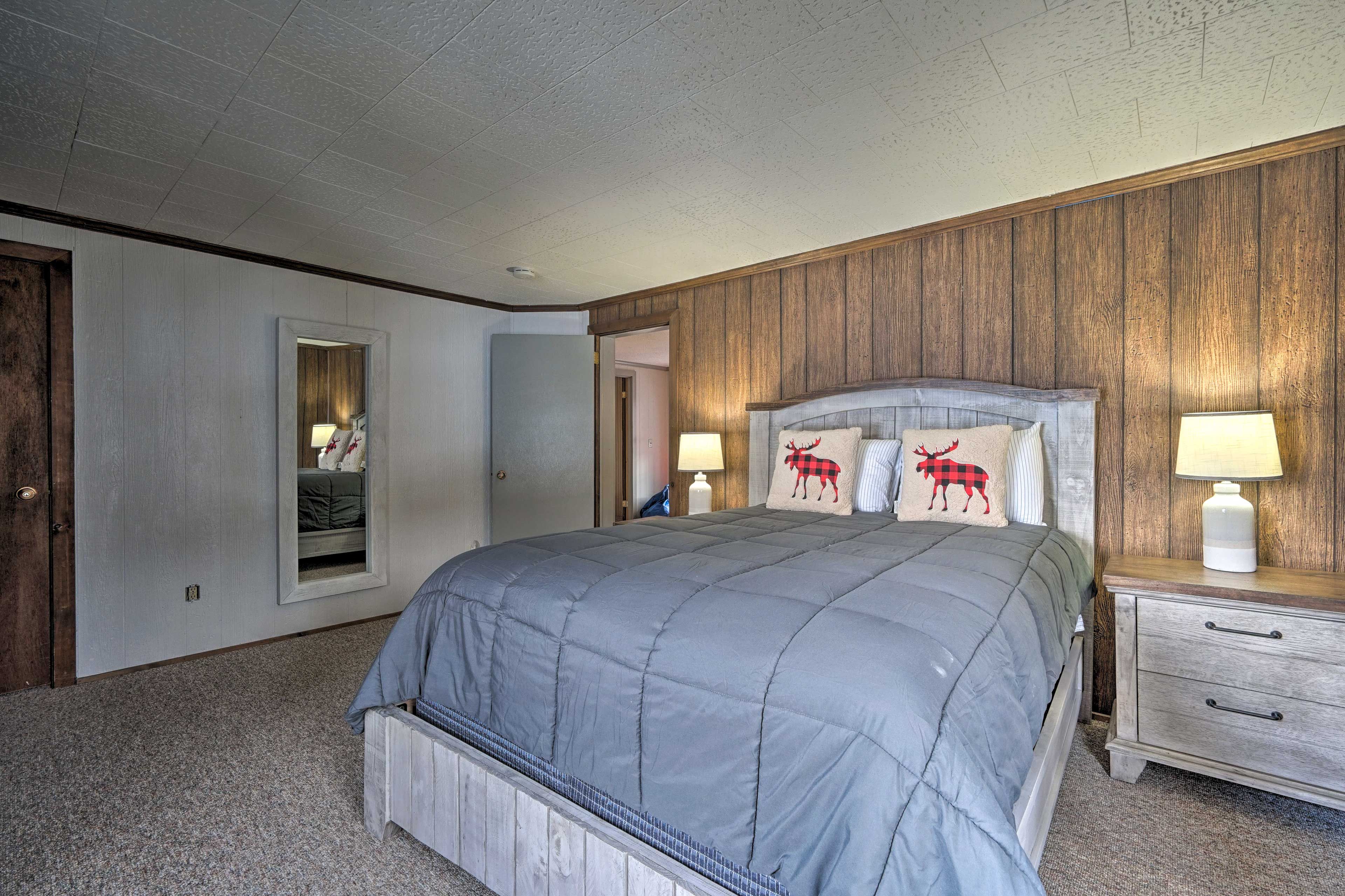 Bedroom 4 | Queen Bed | 2nd Floor