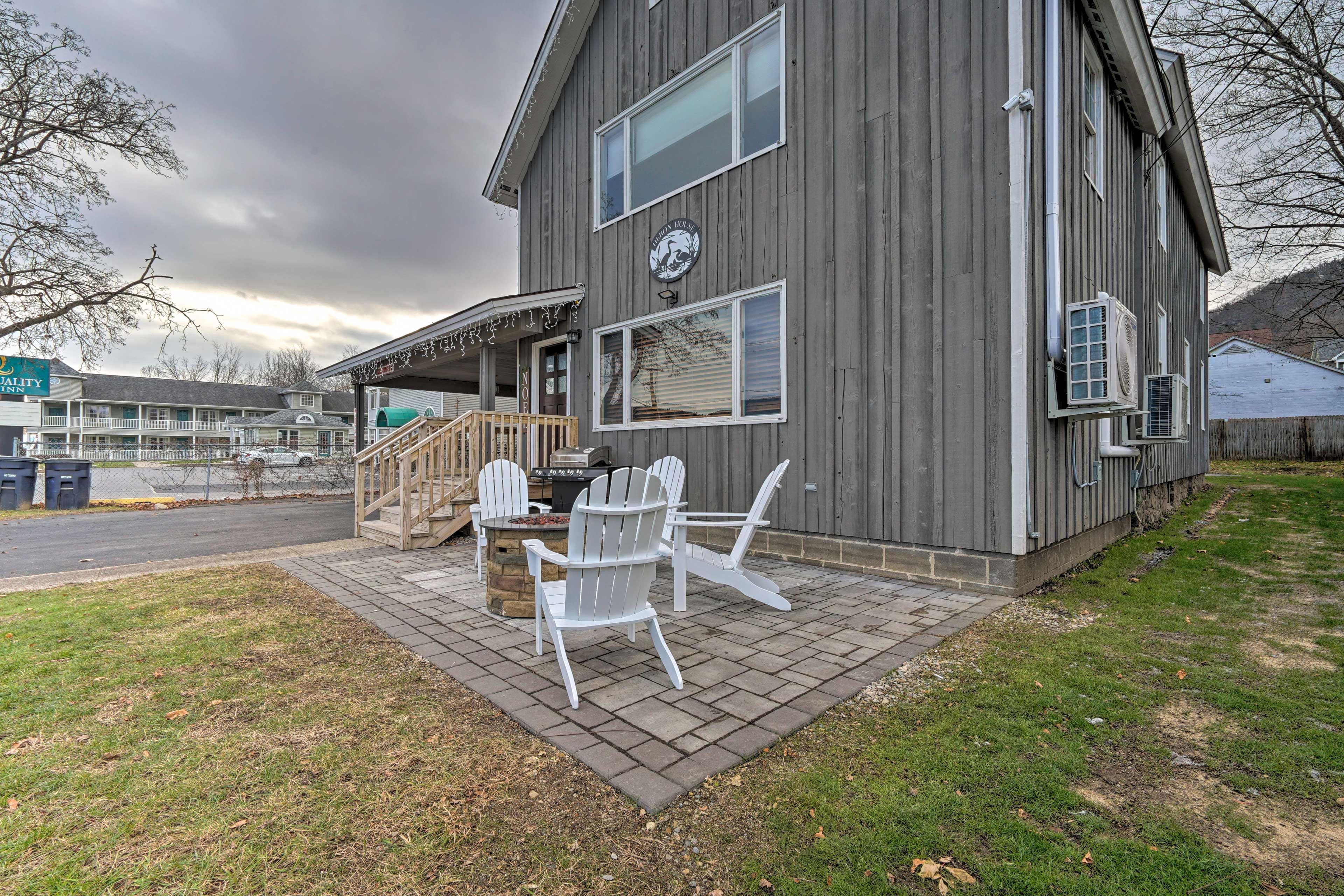 Patio | Gas Grill | Fire Pit