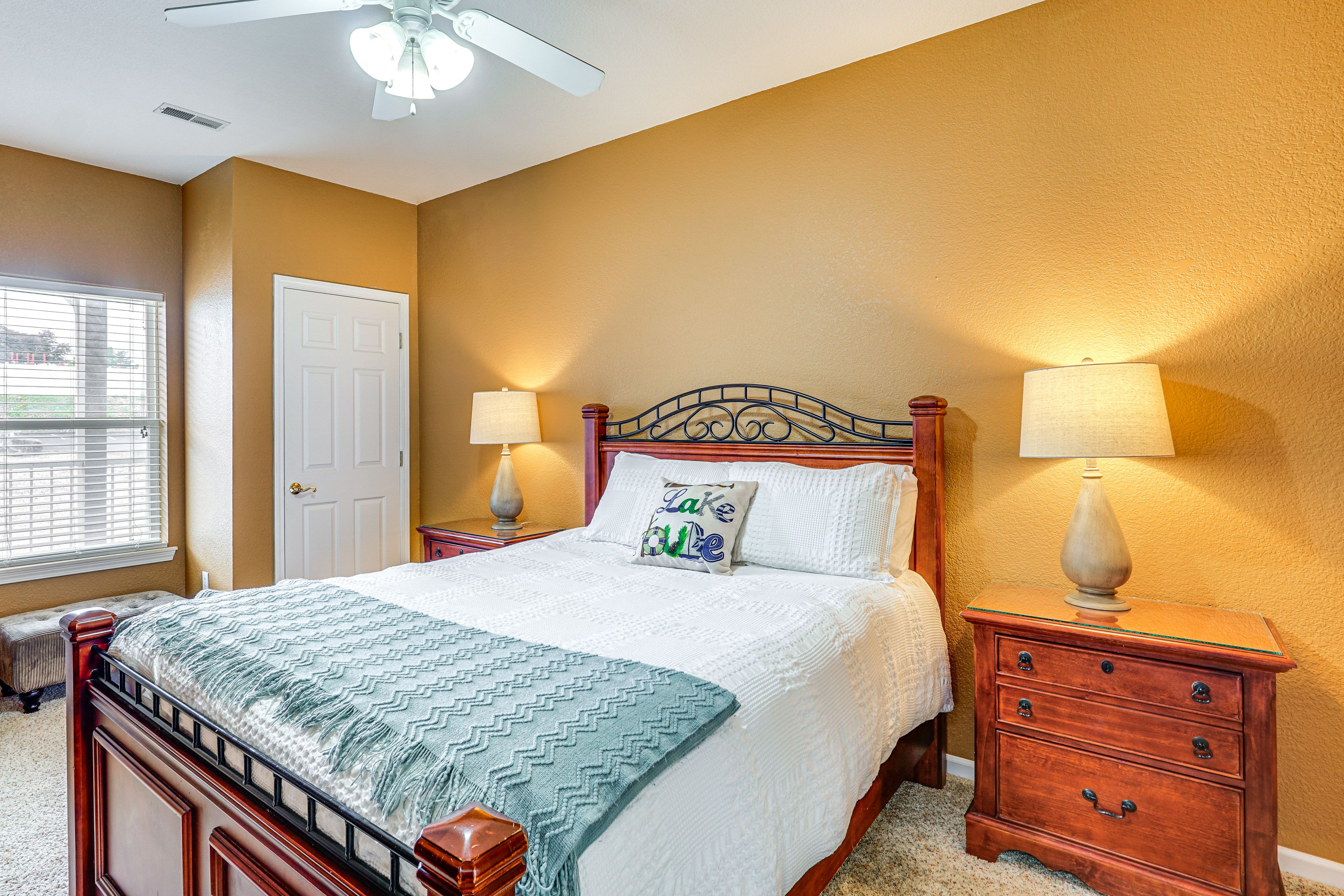 Bedroom 2 | Queen Bed