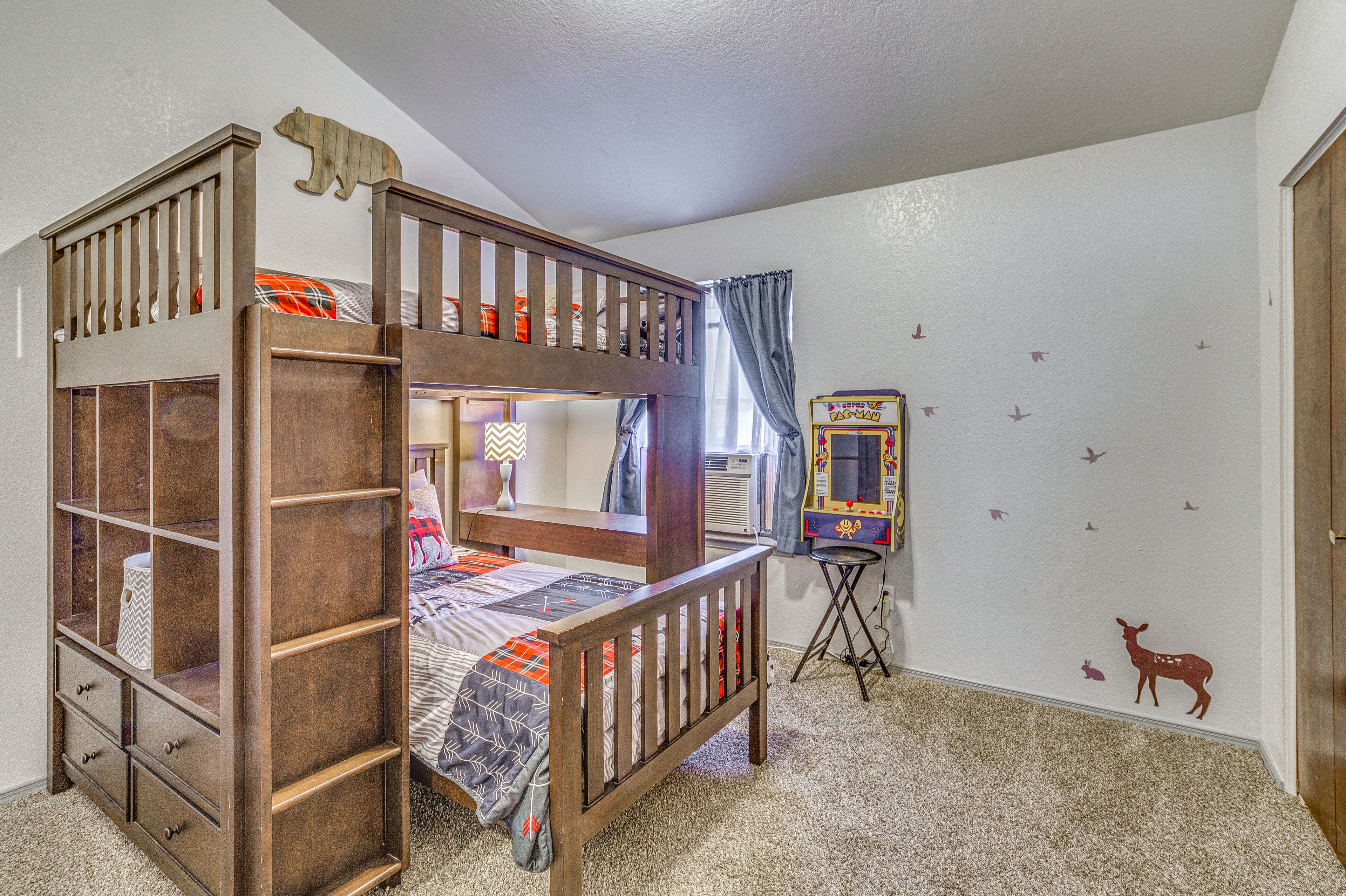 Bedroom 2 | Twin Bunk Bed | Twin Cot
