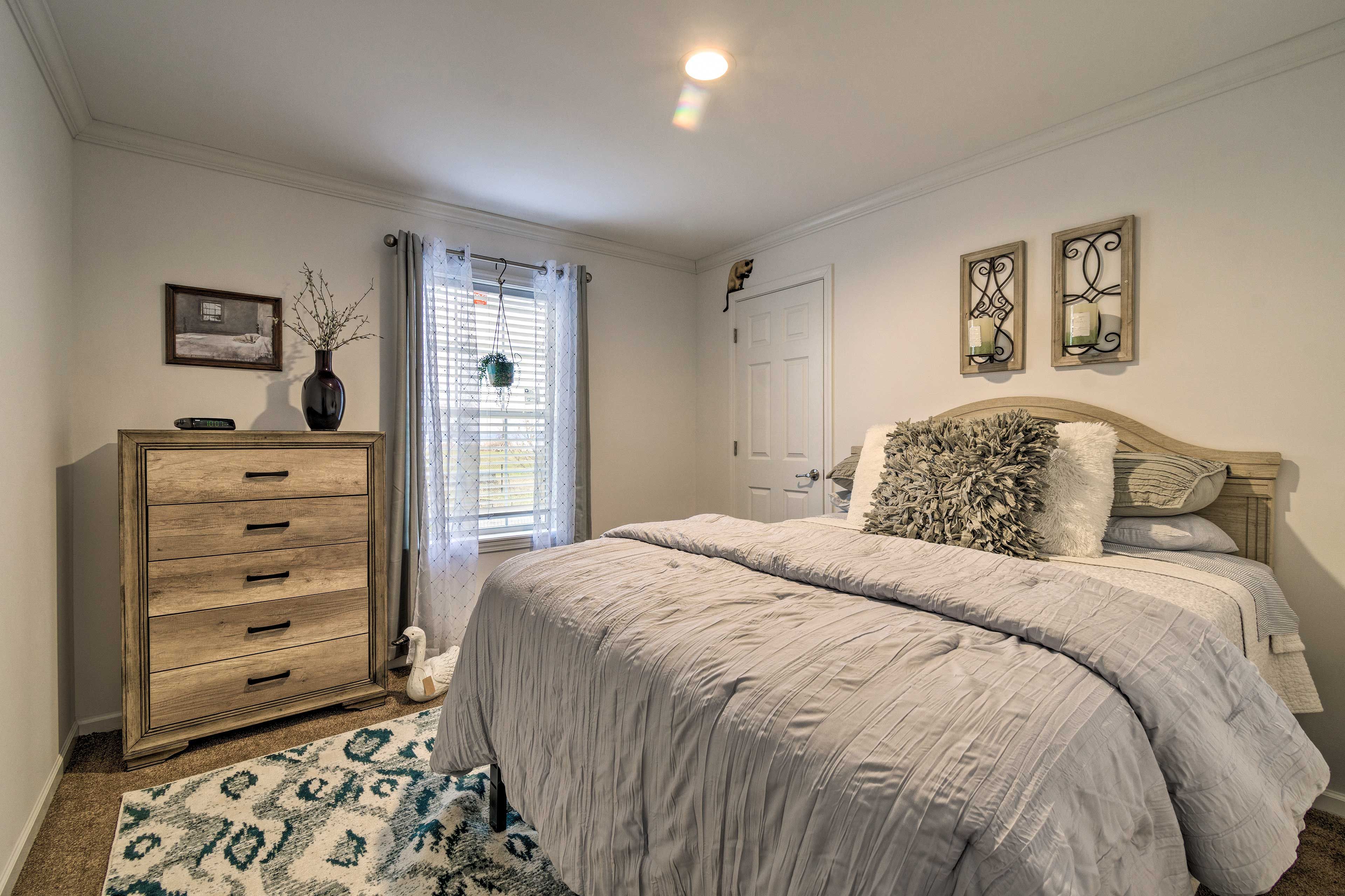 Bedroom 2 | Queen Bed