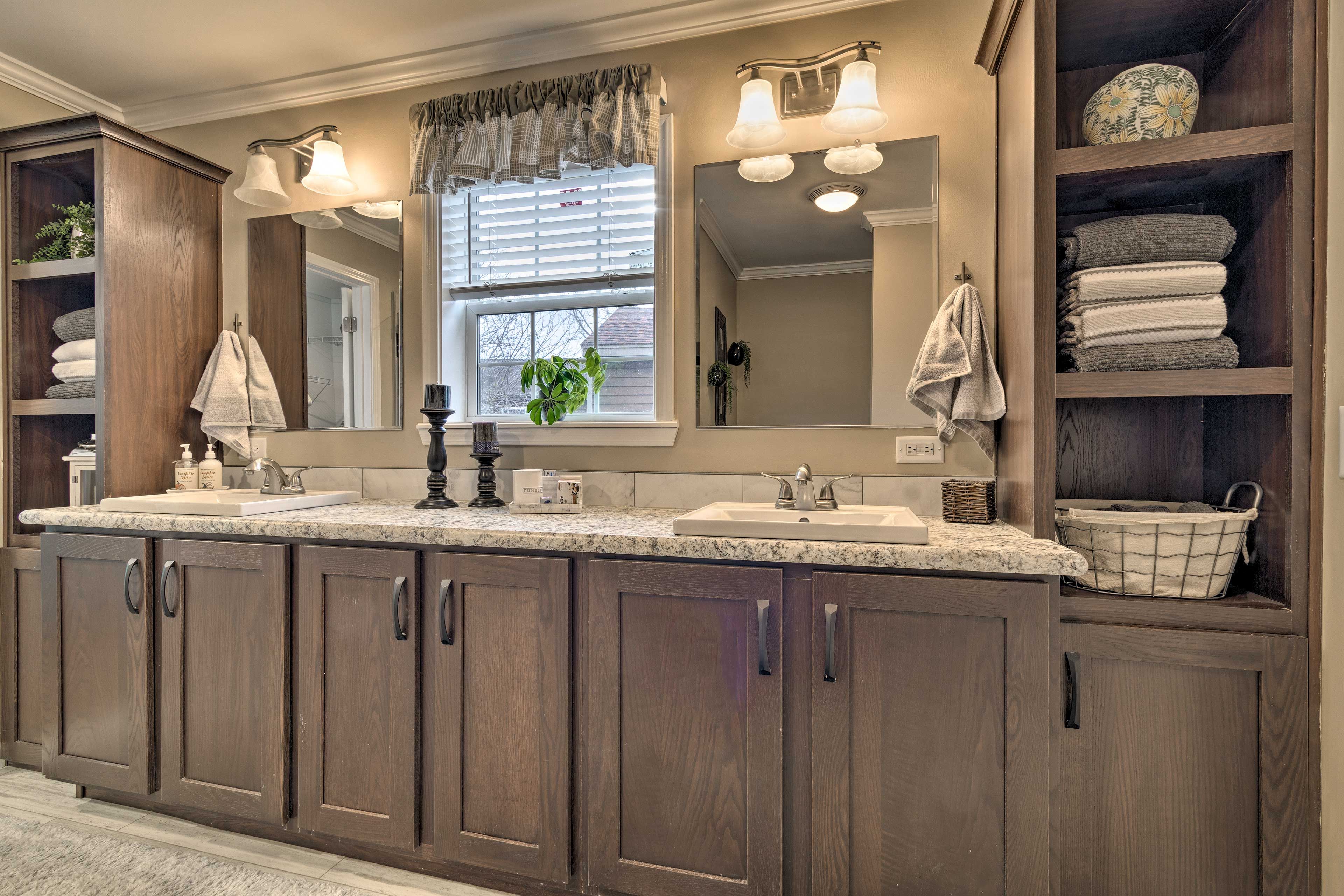 Full Bathroom | Complimentary Toiletries | Hair Dryers | Towels Provided