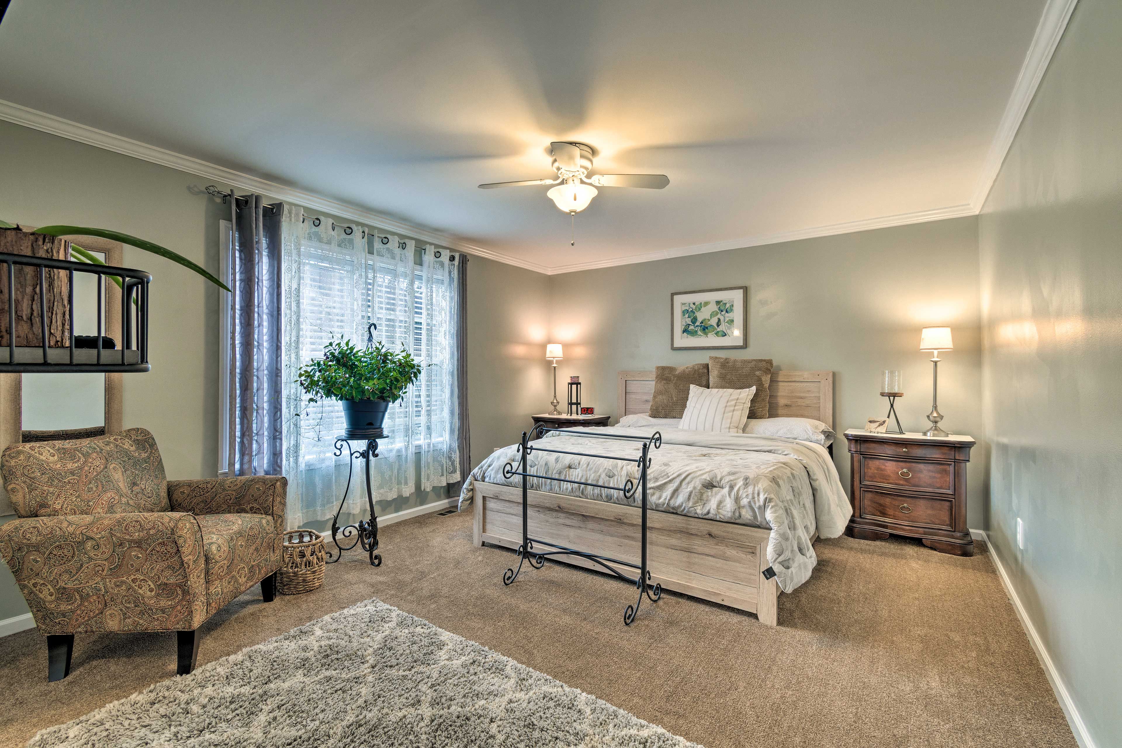 Bedroom 1 | King Bed | En-Suite | Main Floor | No Stairs to Access