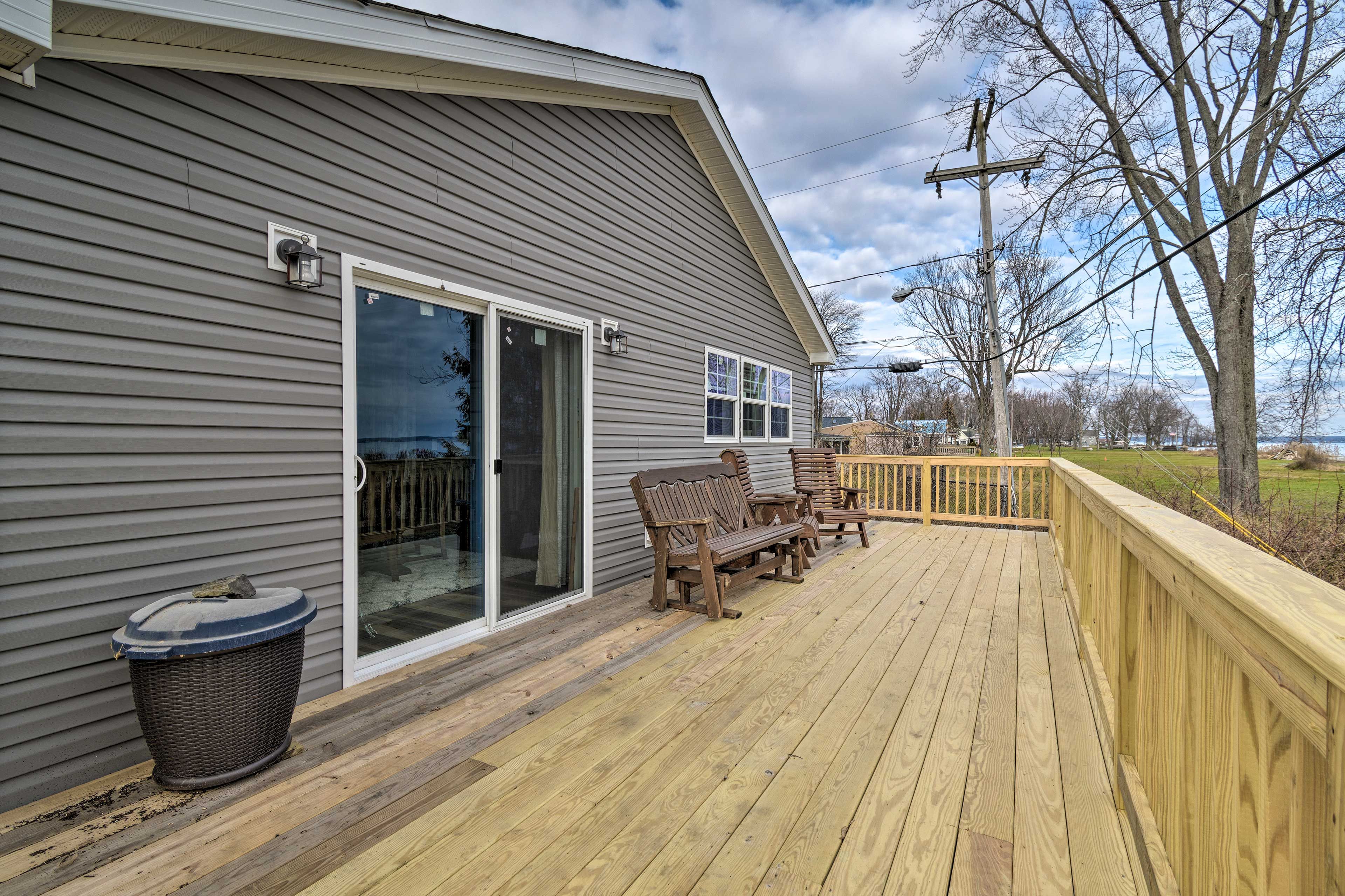 Wraparound Deck