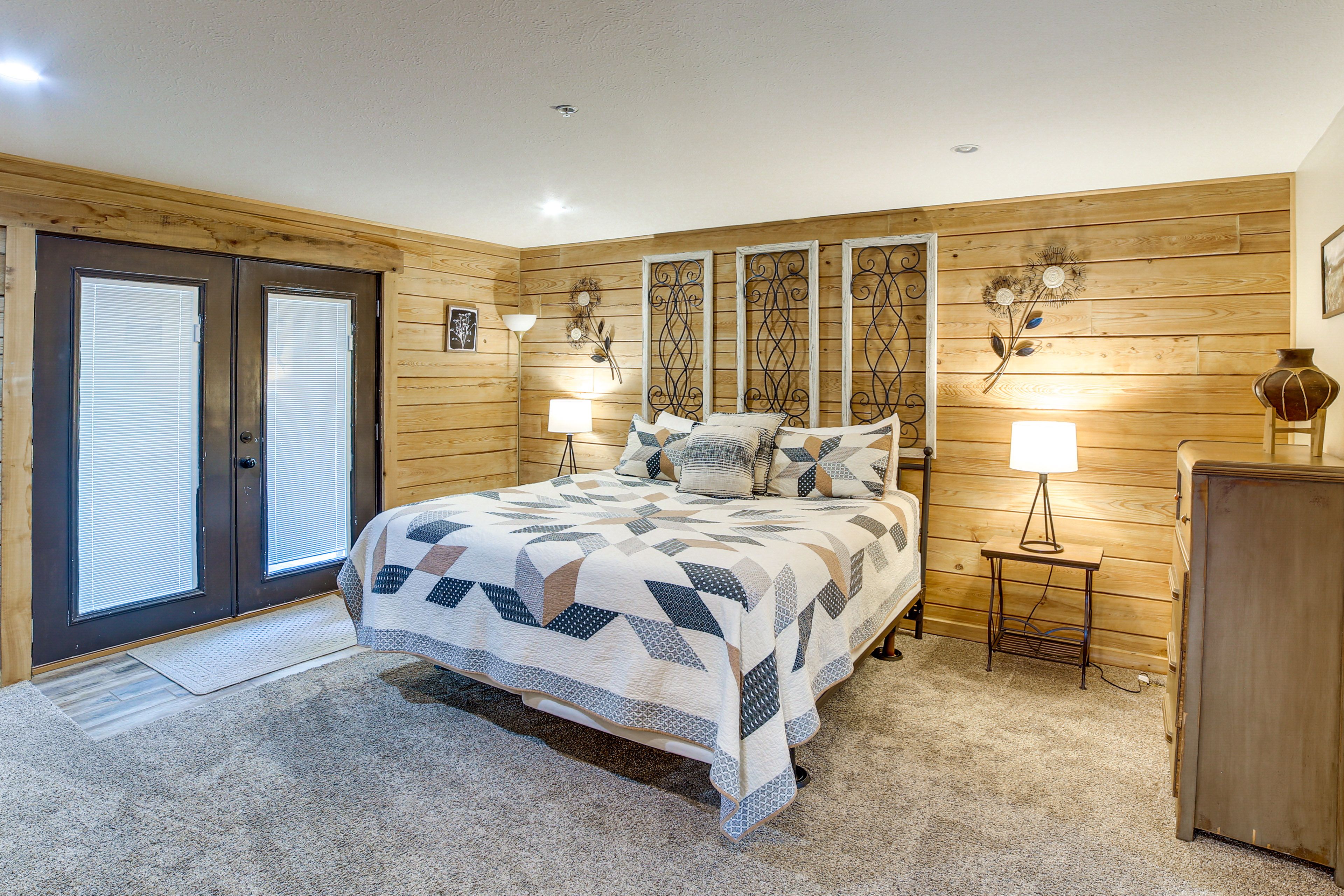 Bedroom 1 | Main Level | King Bed | Linens Provided | En-Suite Bathroom