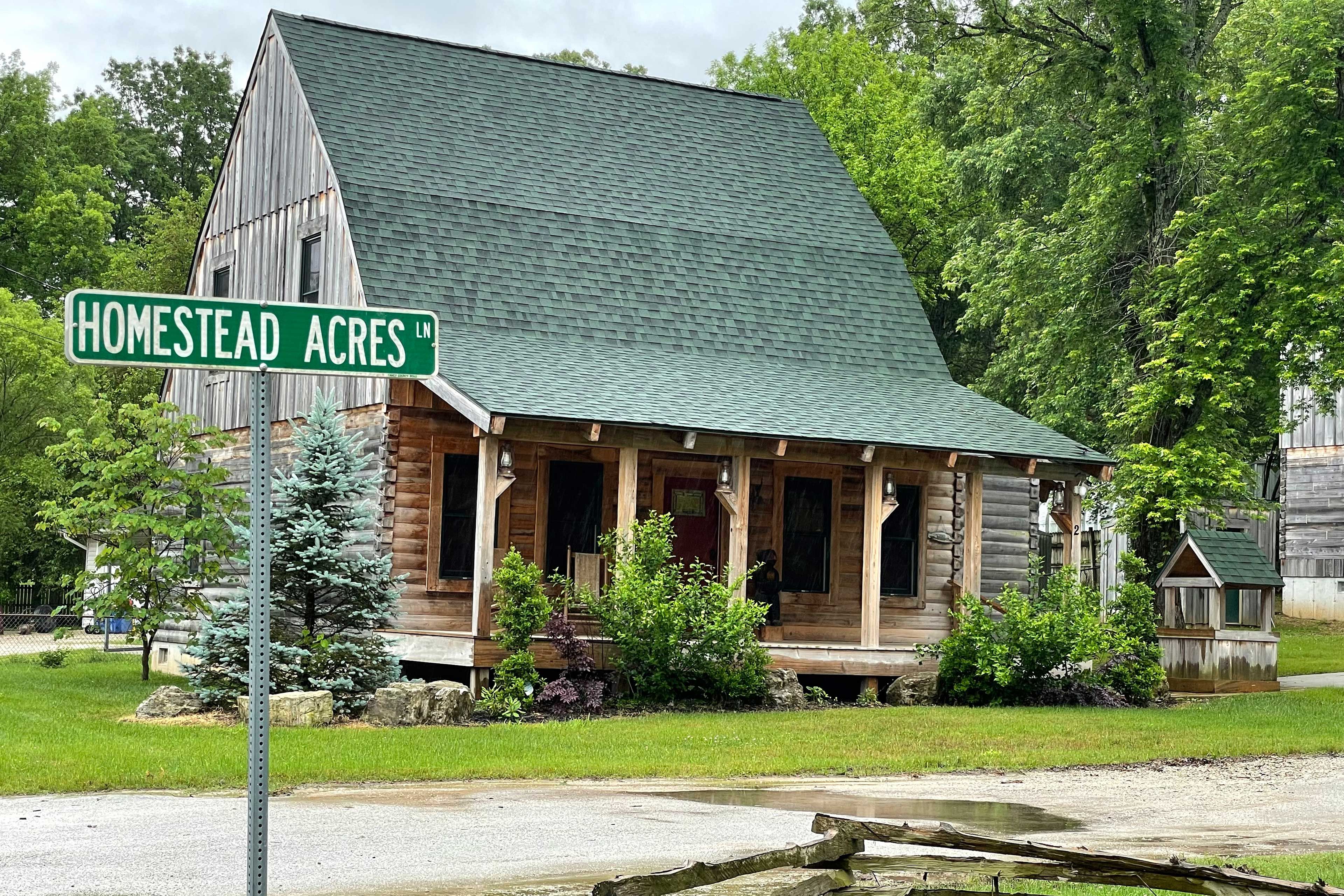 Parking | Driveway (2 Vehicles) | Boat/Trailer Parking Available