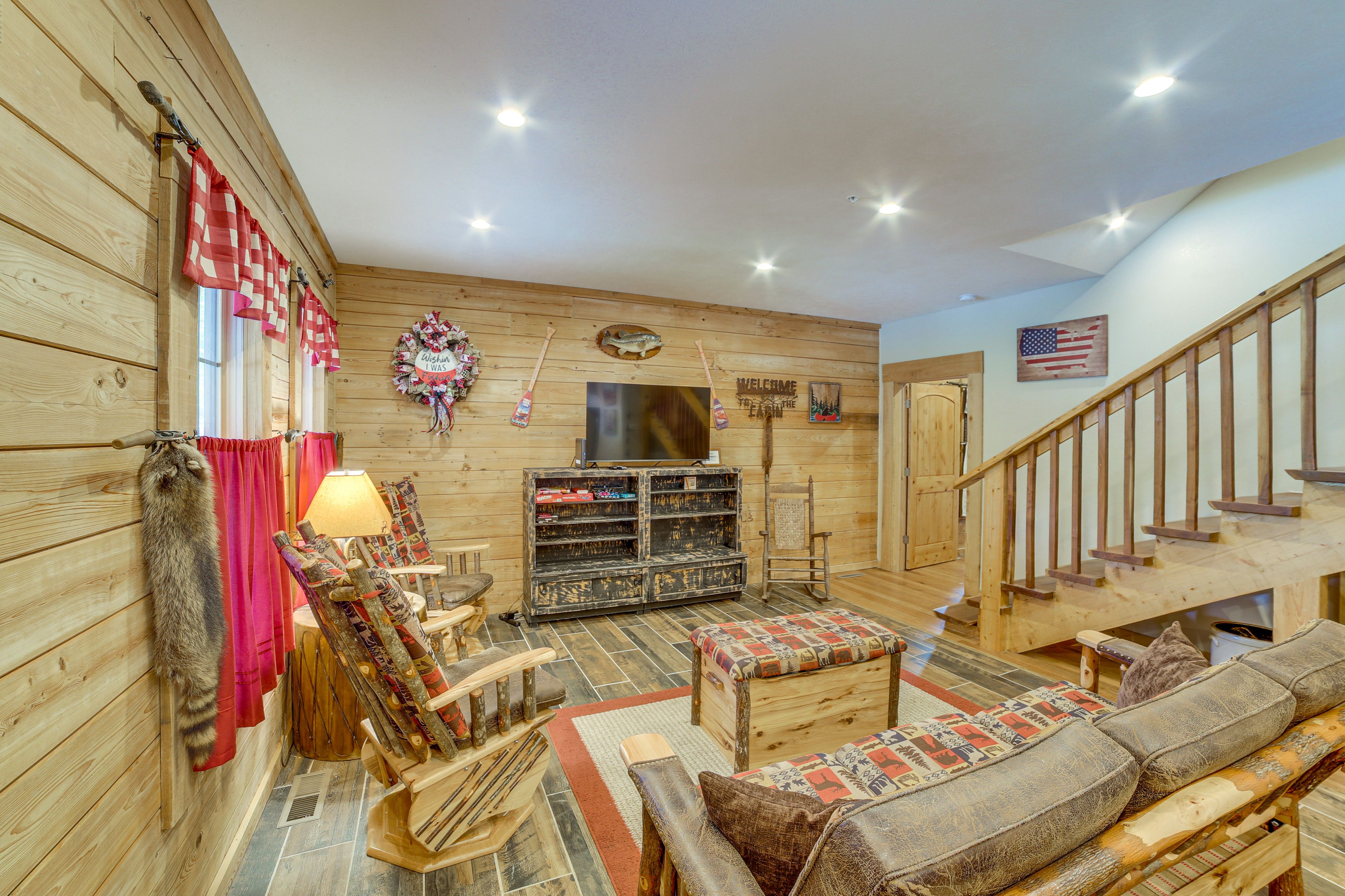 Hollister Vacation Rental | 3BR | 3.5BA | Stairs Required | 1,650 Sq Ft