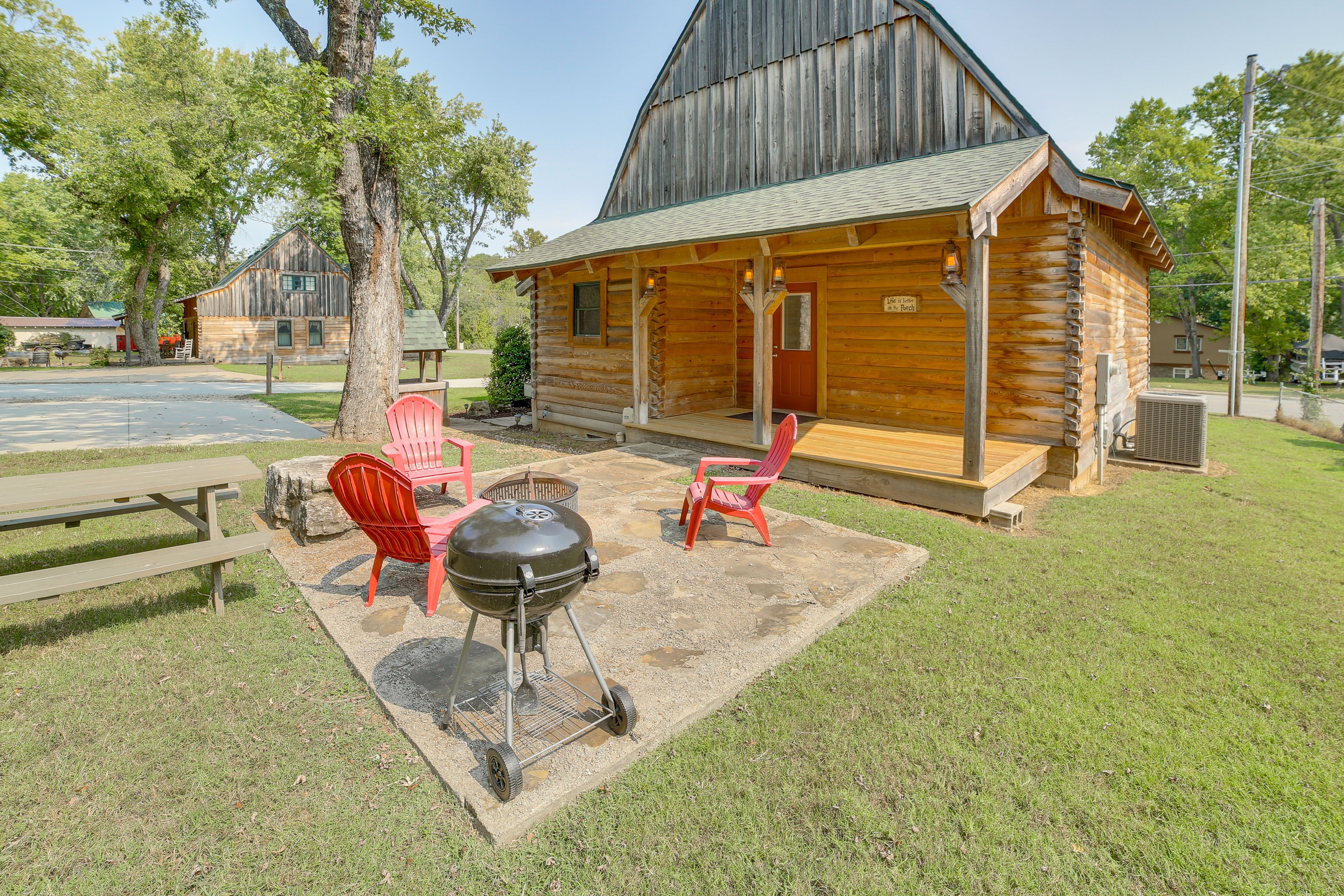 Cabin Exterior | Fire Pit | Grill