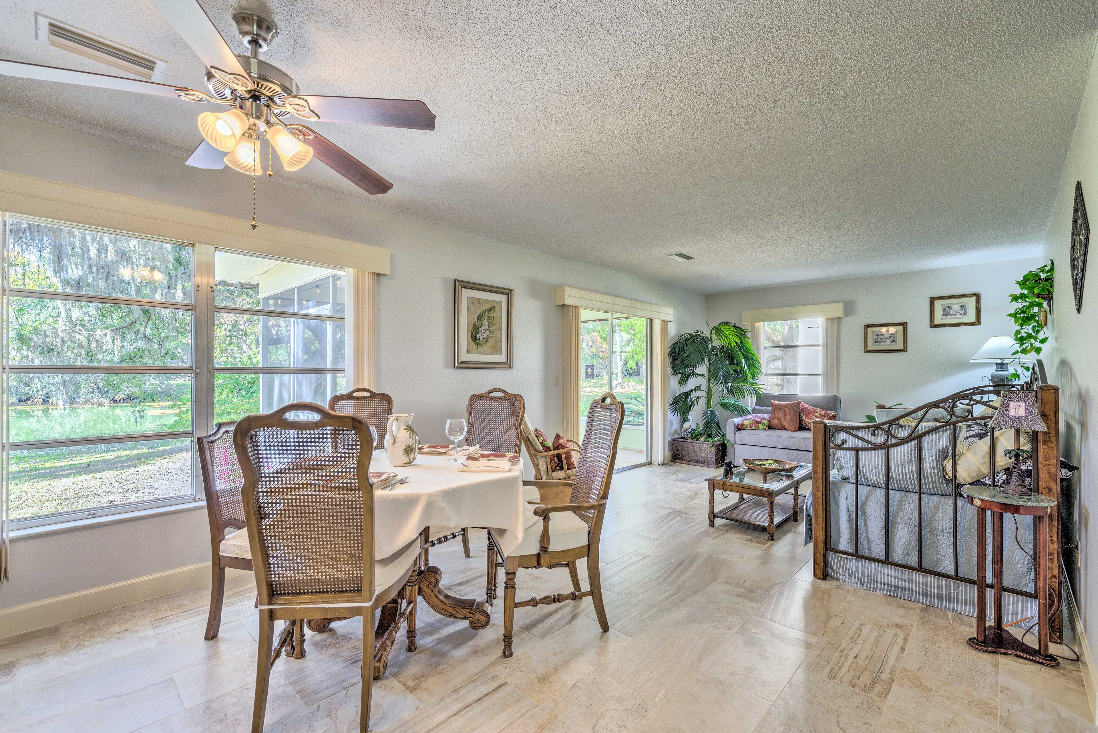 Dining Area | Dishware/Flatware Provided