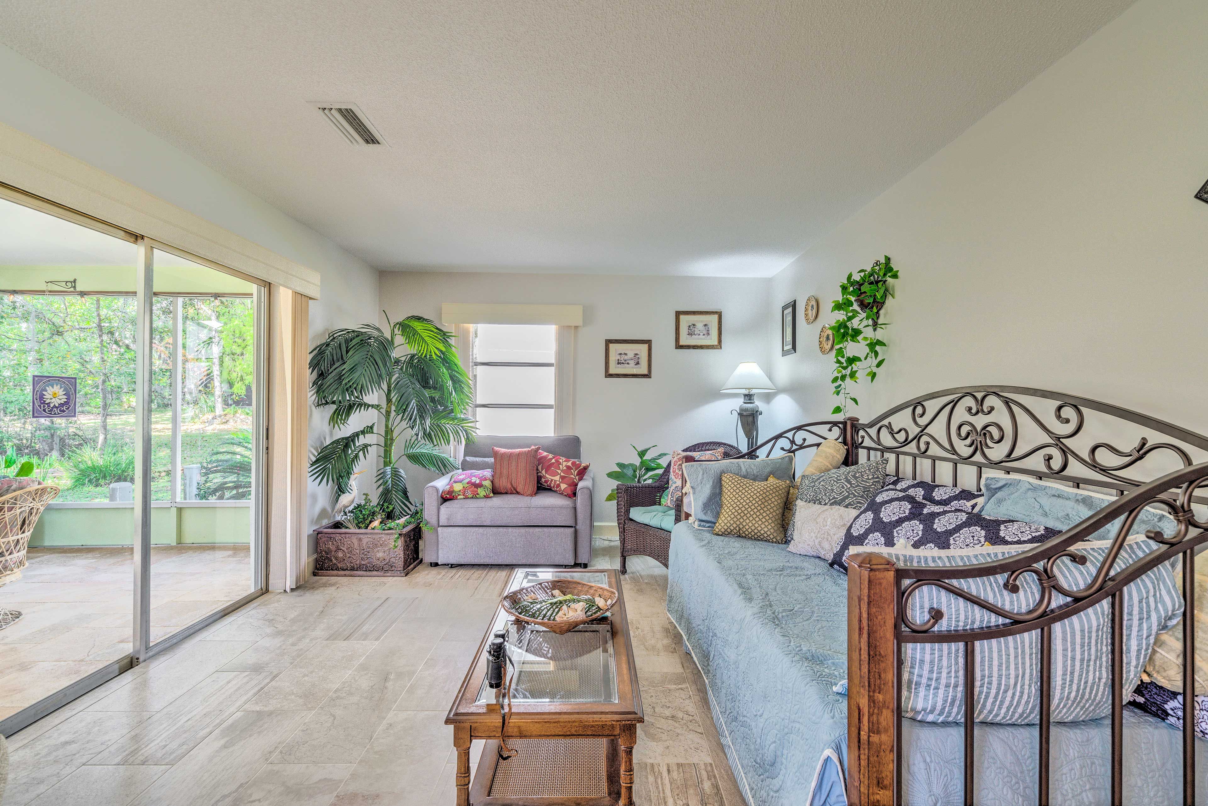 Sitting Room | Sleeper Sofa