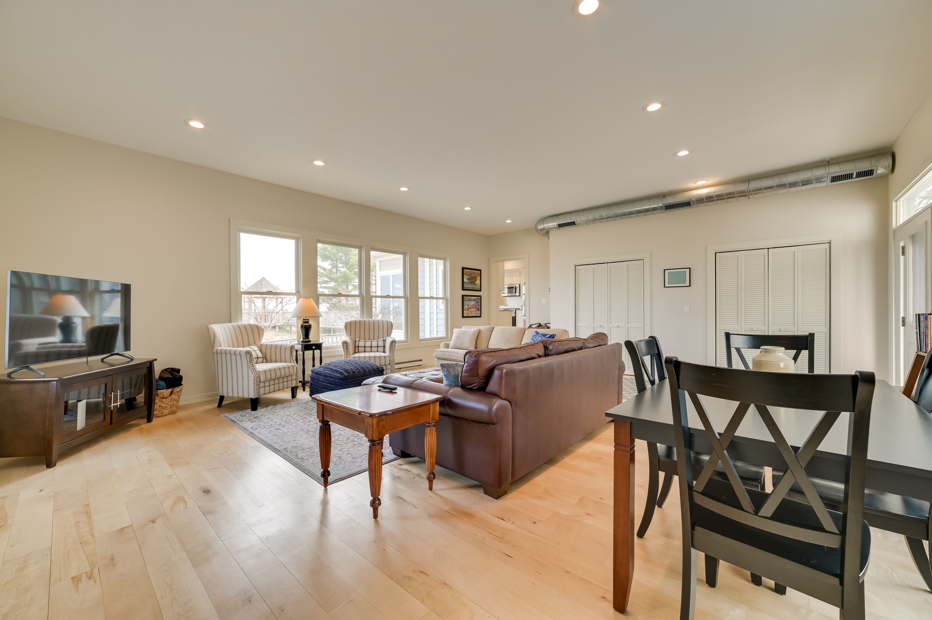 Living Room | Smart TV