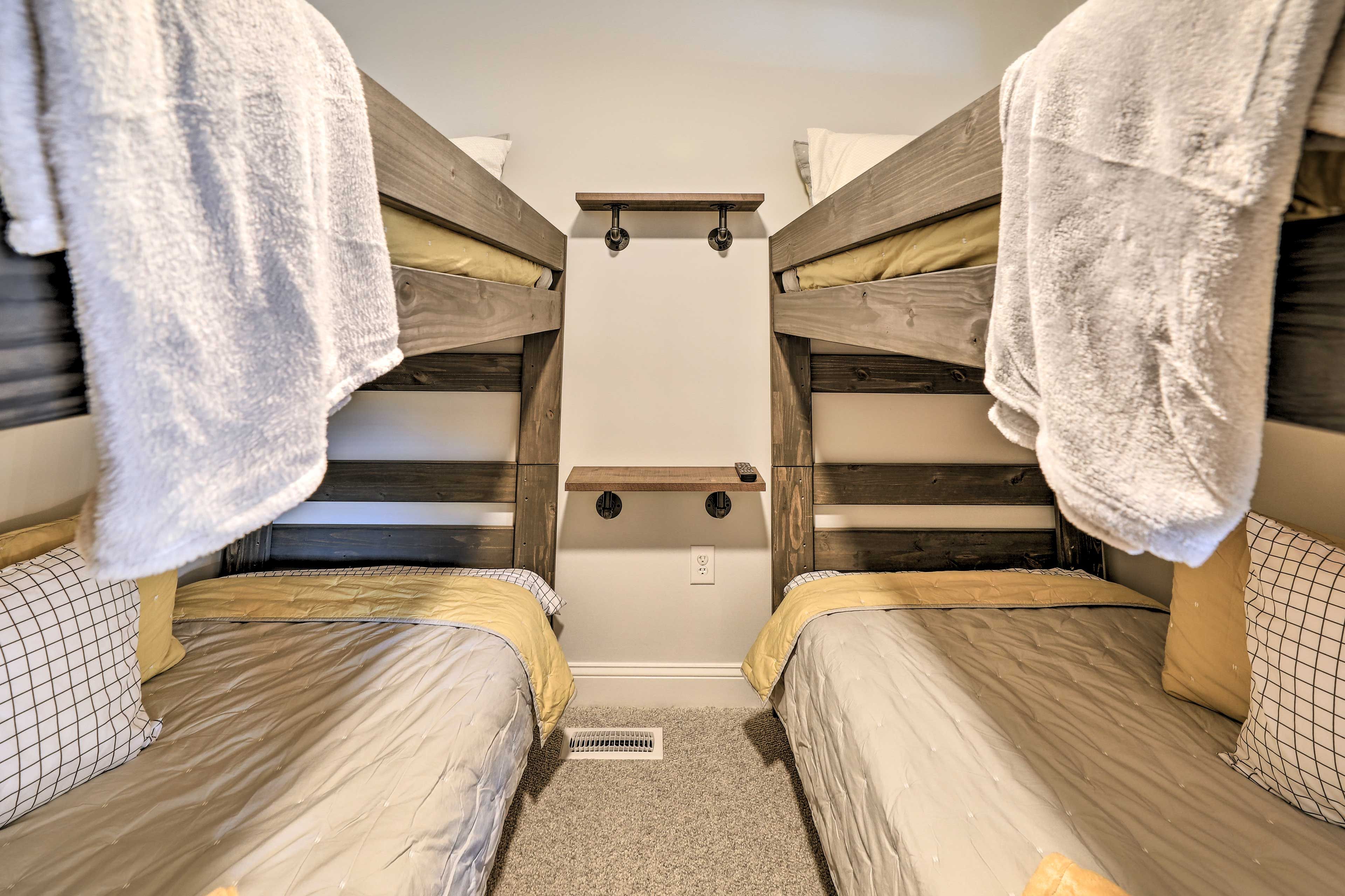 Bedroom 3 | 2 Extra Long Twin Bunk Beds