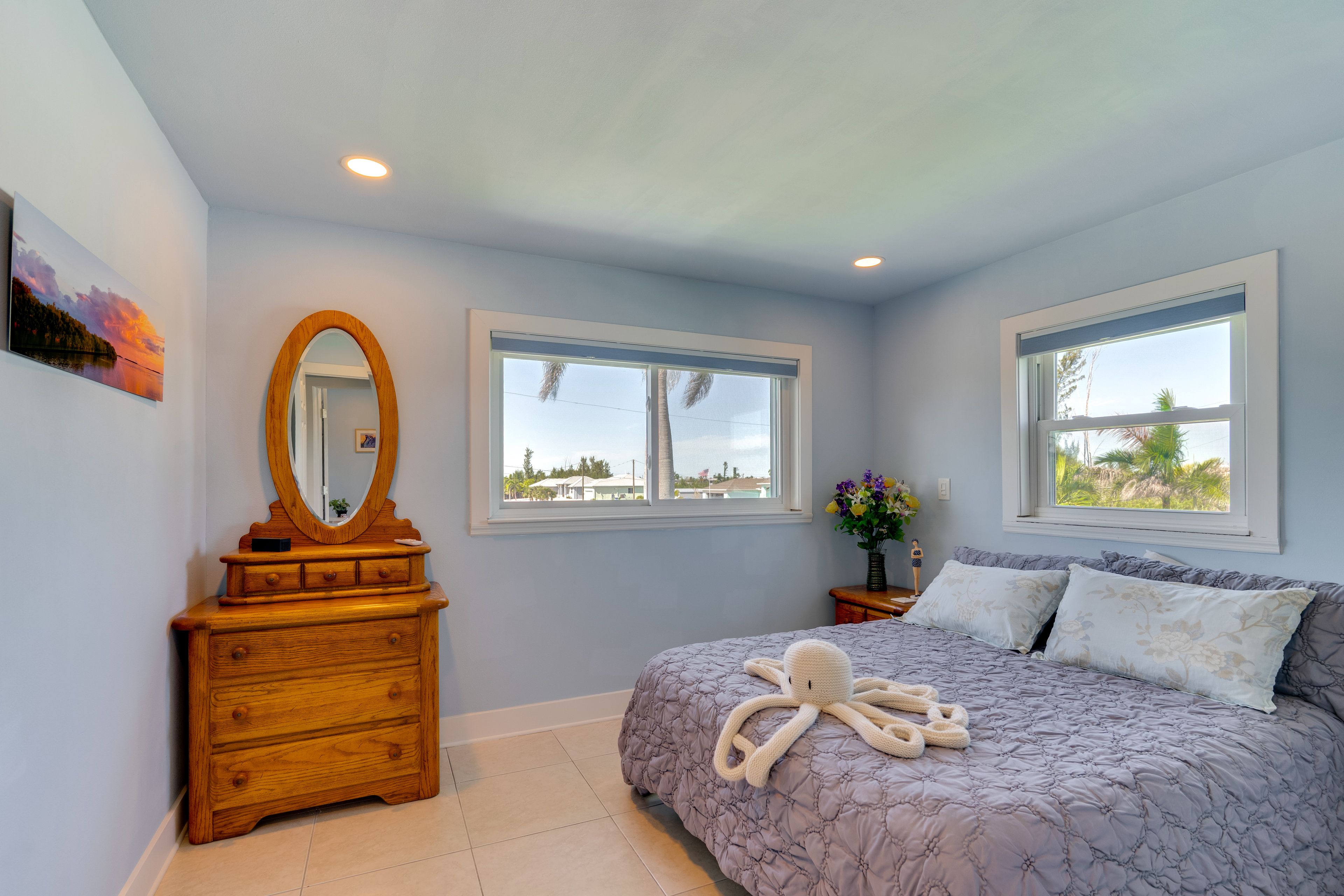 Bedroom 2 | Queen Bed