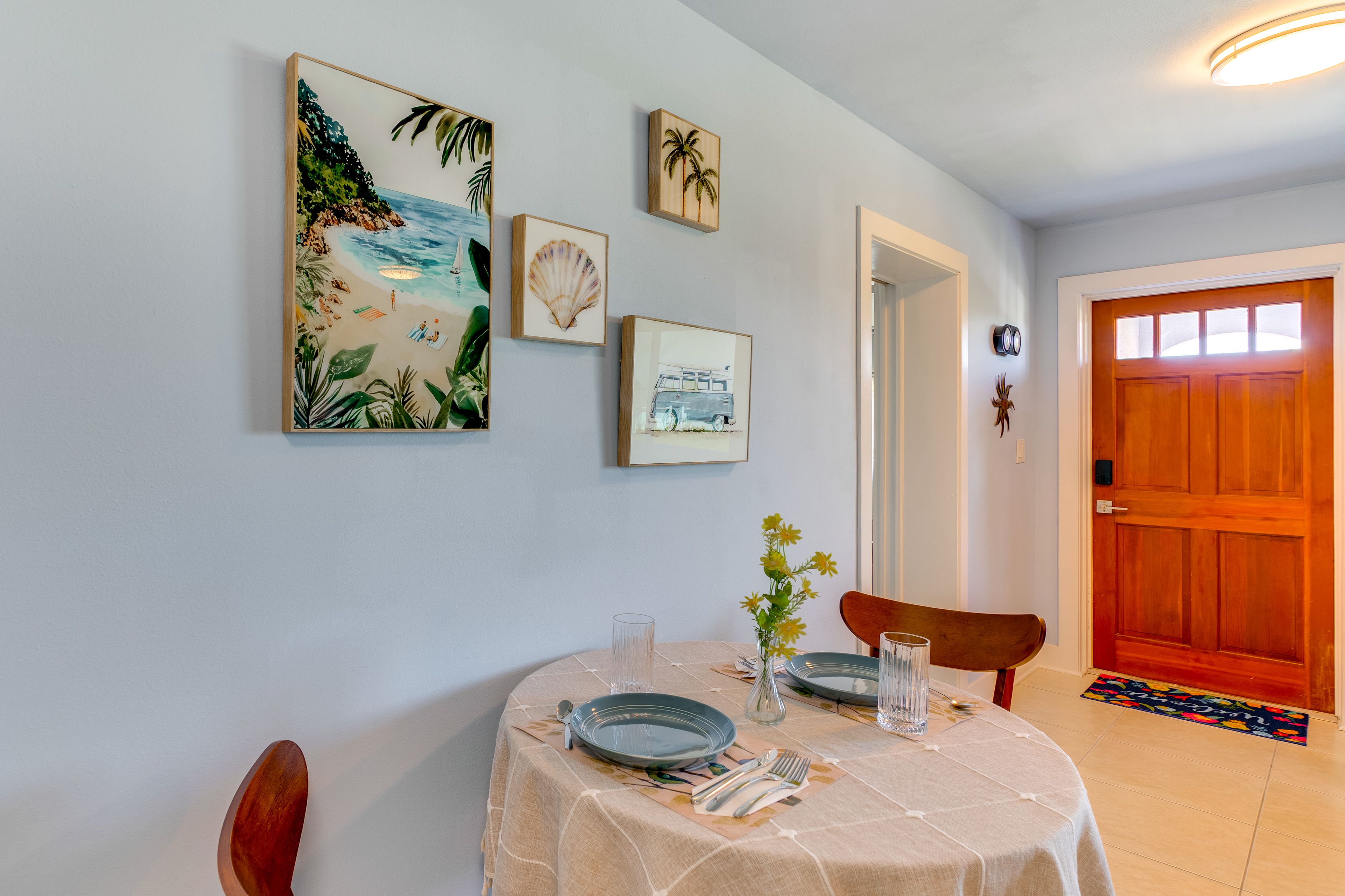 Dining Area | Dishware & Flatware Provided