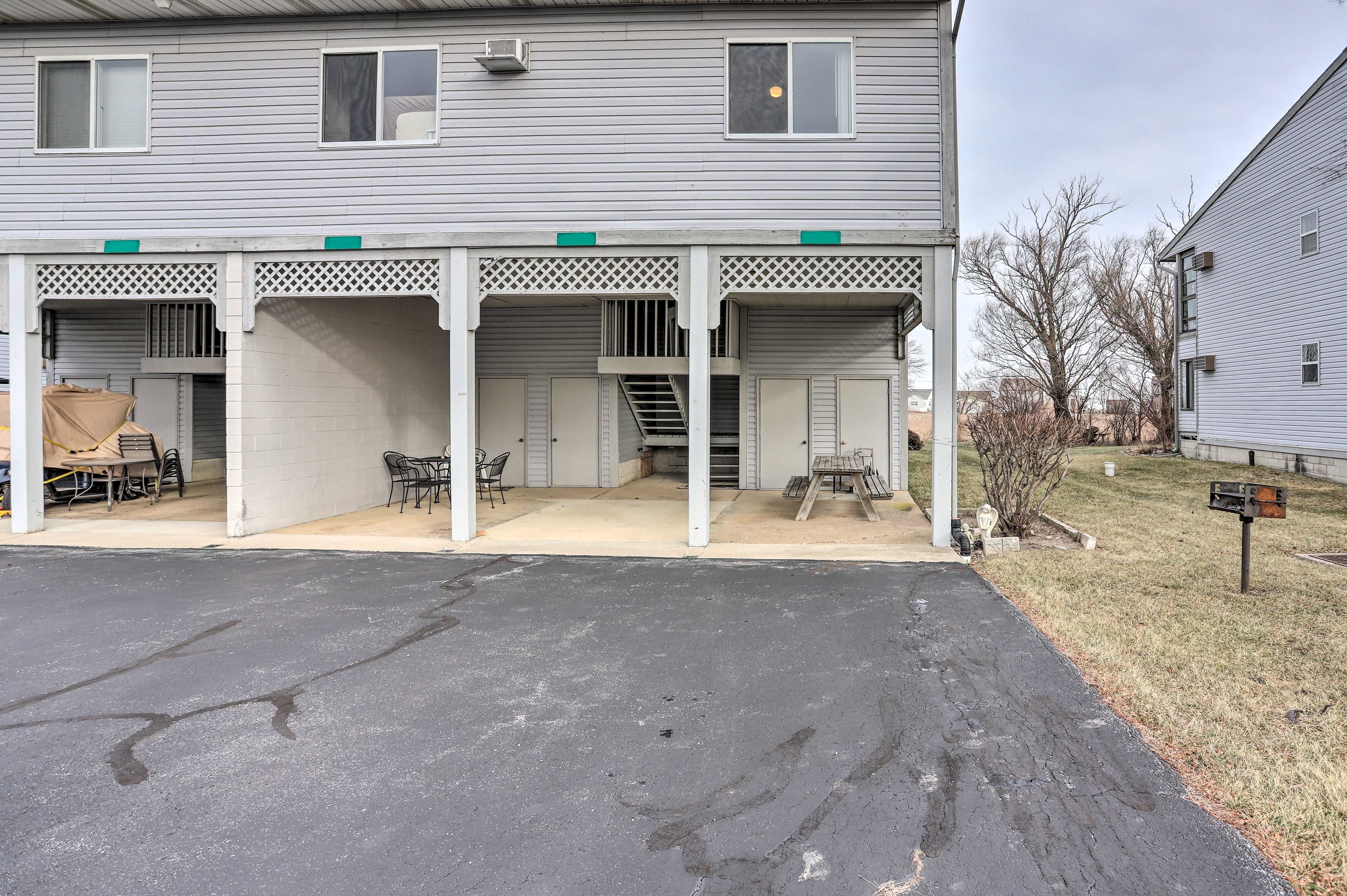 Exterior | Parking | Driveway (2 Vehicles)