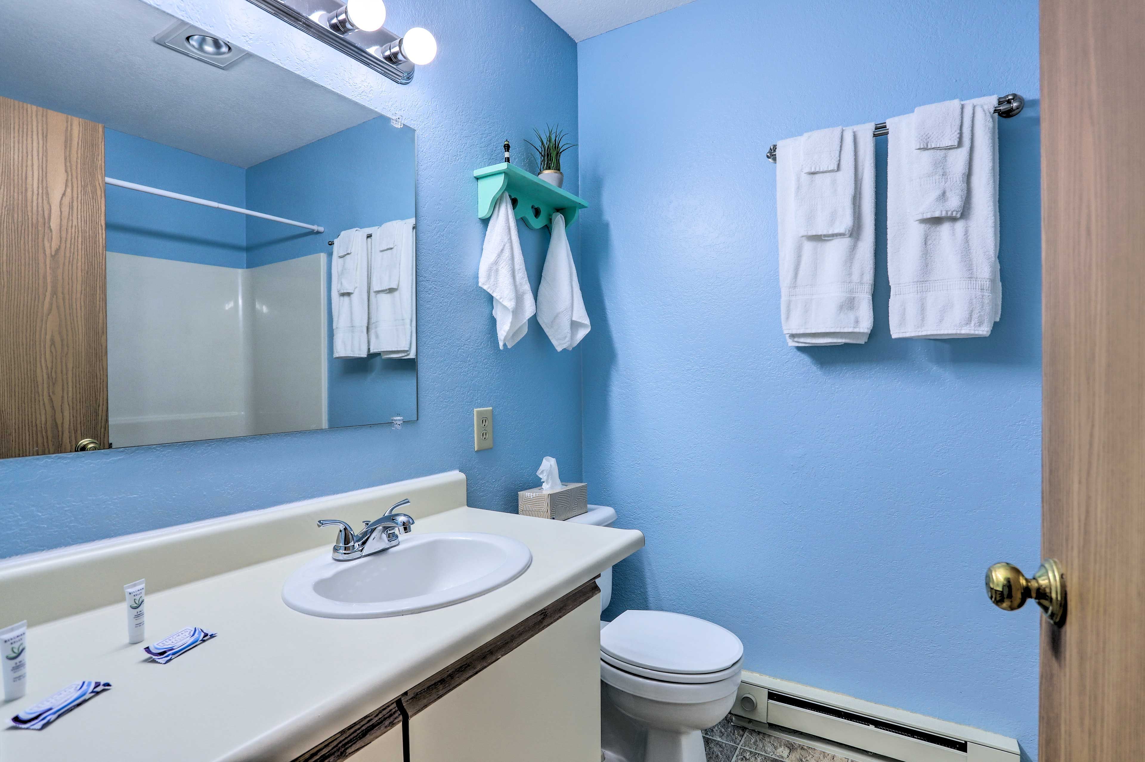 Bathroom | Towels Provided | Complimentary Toiletries | Hair Dryer