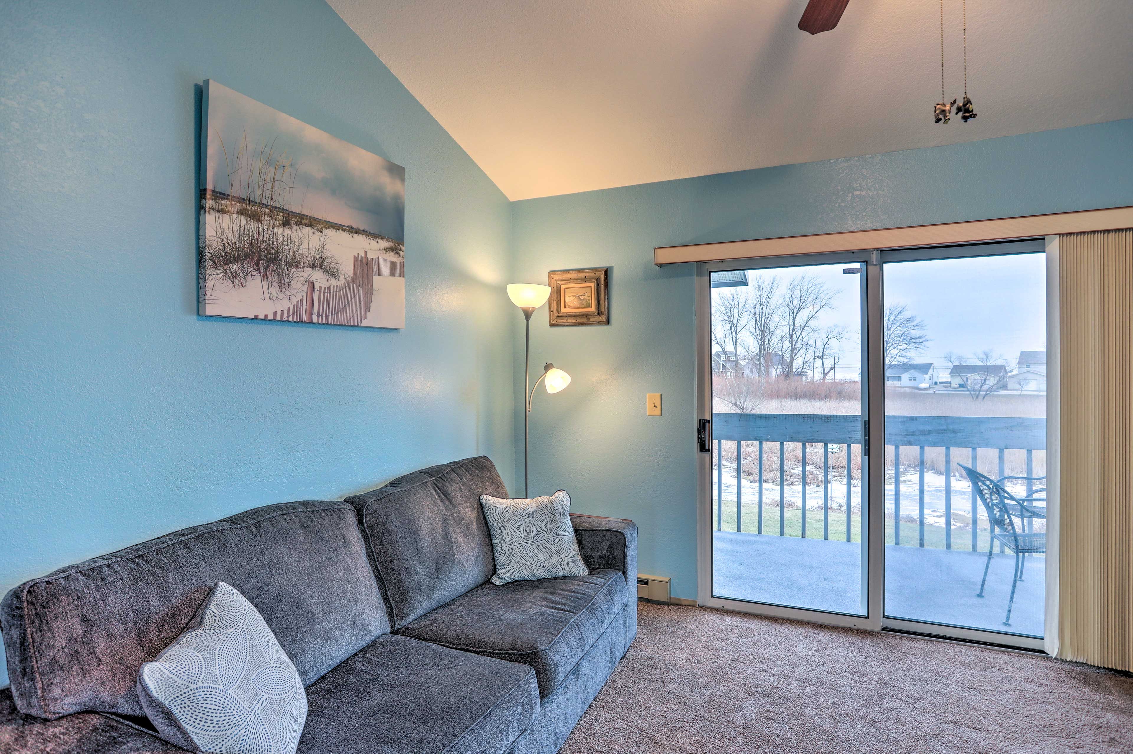 Living Room | Free WiFi | Wall A/C Unit