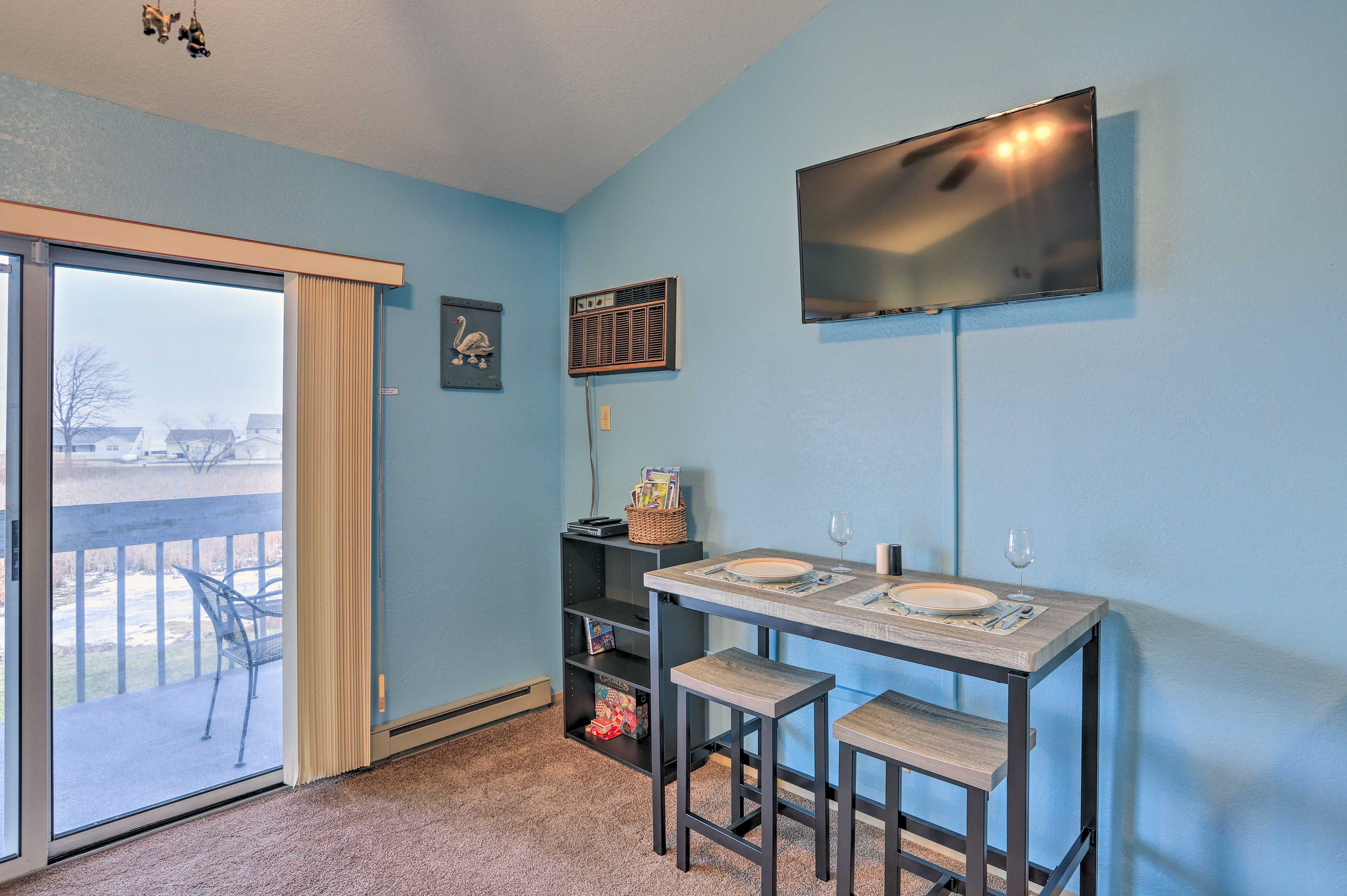 Living Room | Smart TV | Board Games