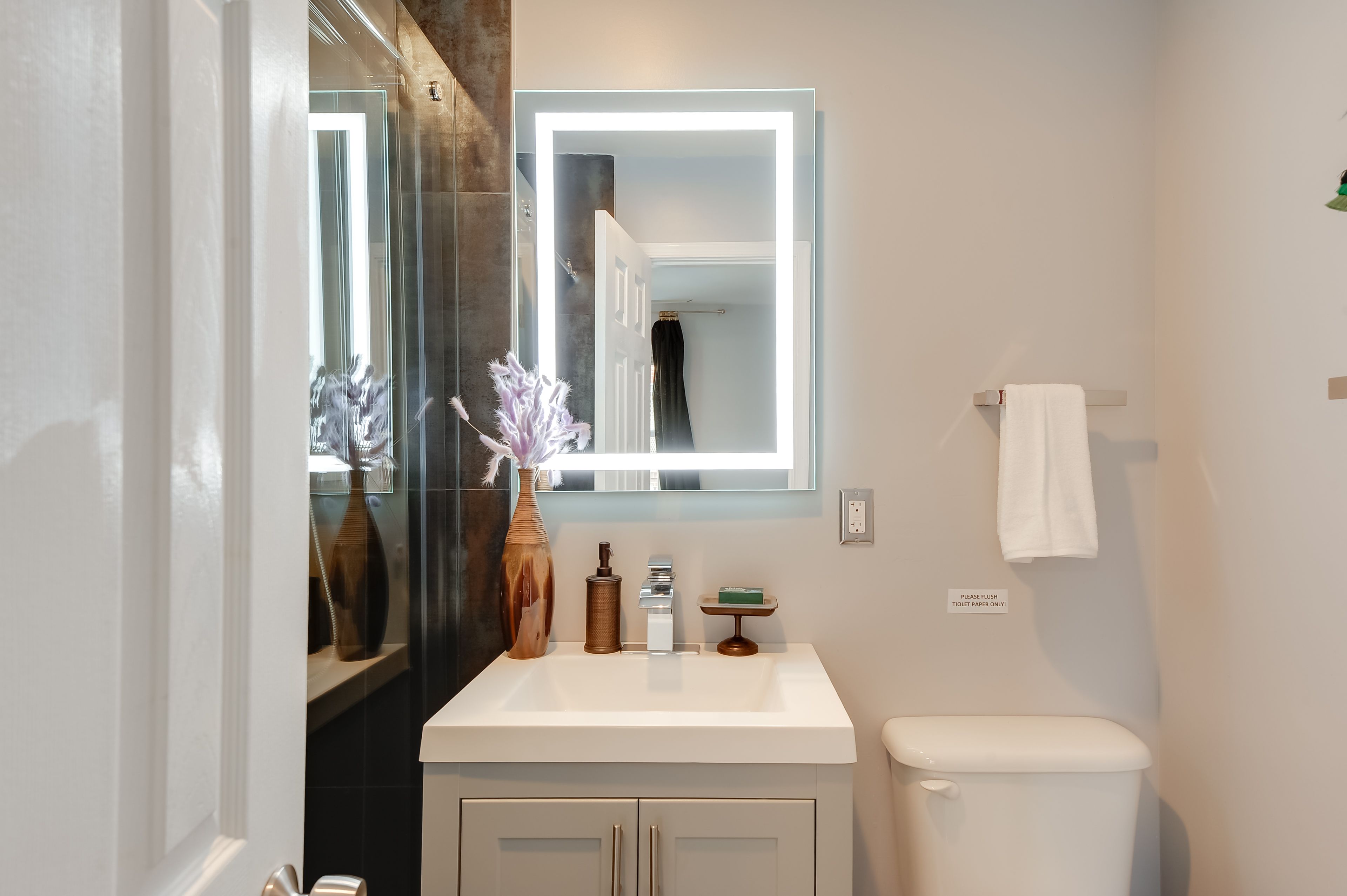 En-Suite Bathroom | Towels Provided
