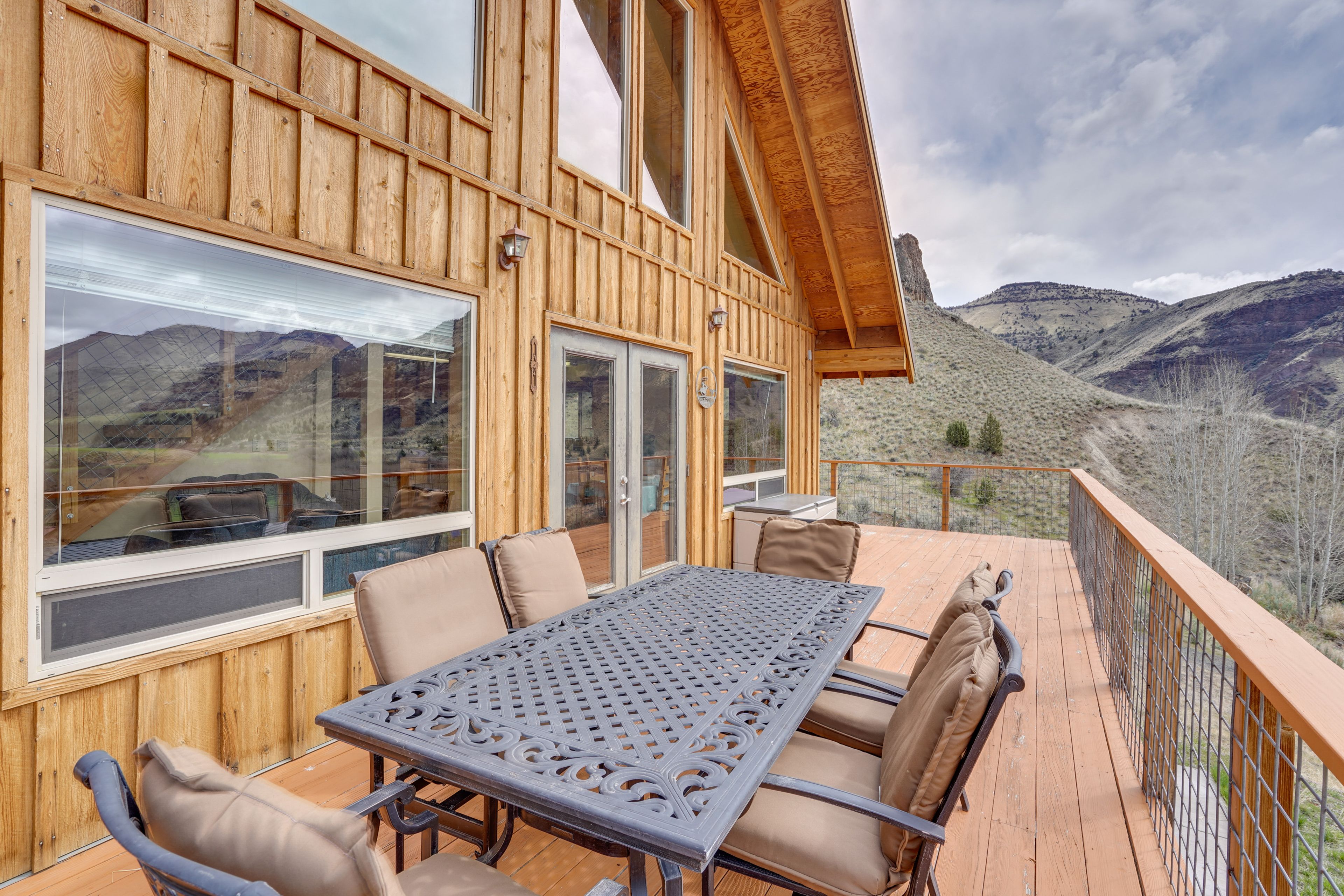 Kimberly Vacation Rental | 3BR | 2.5BA | 2 Stories | 3 Stairs Required