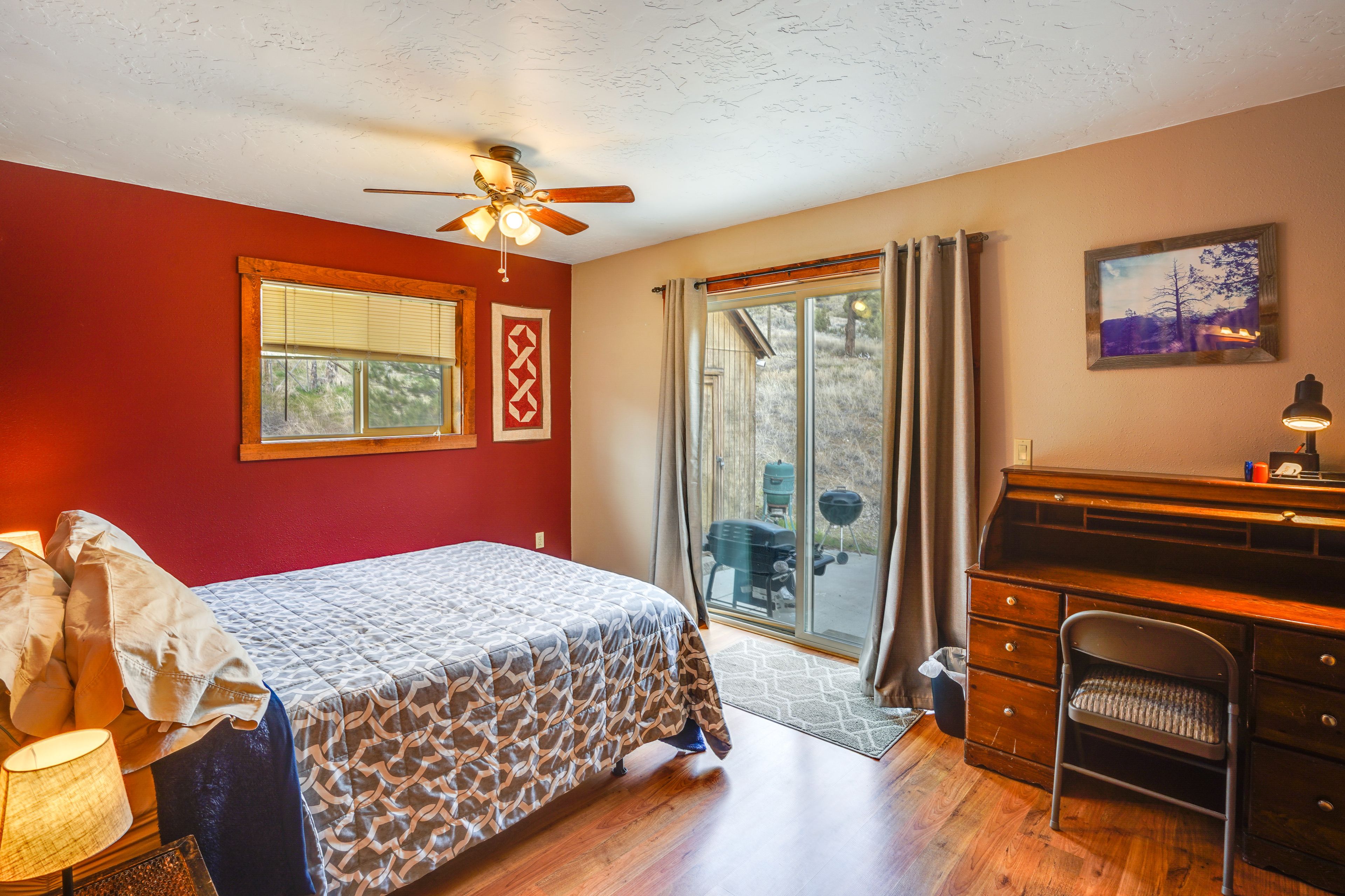 Bedroom 1 | Queen Bed | Ground Floor