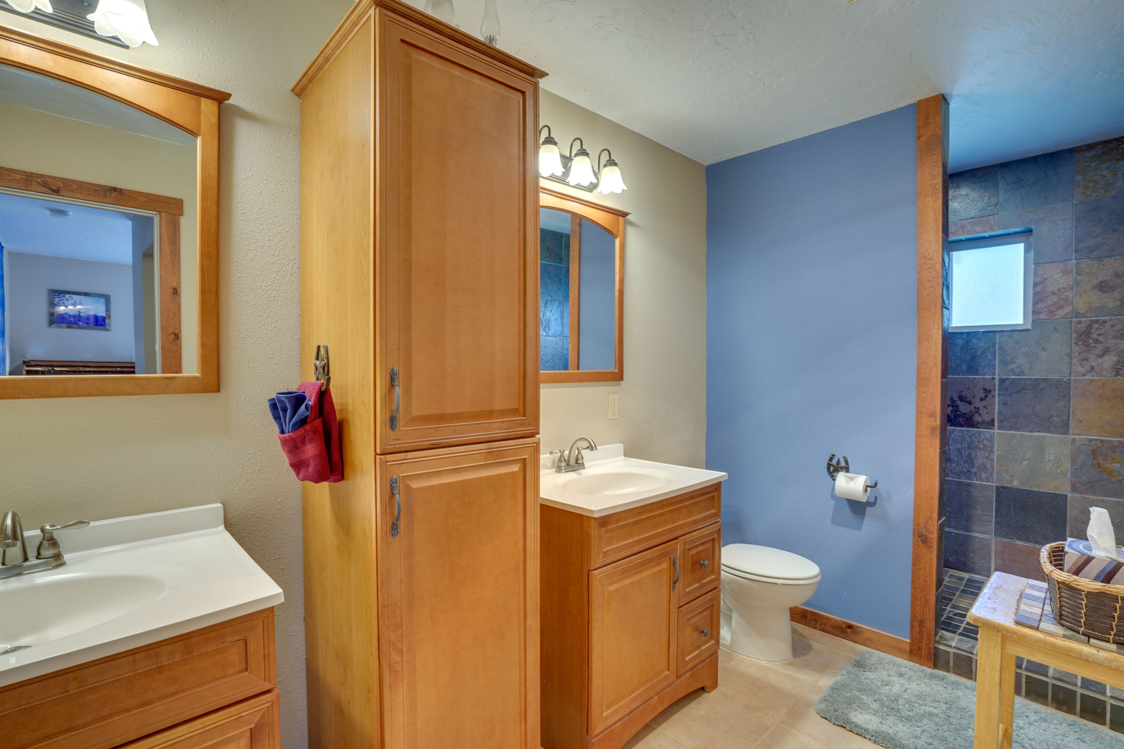Full Bathroom | Towels Provided