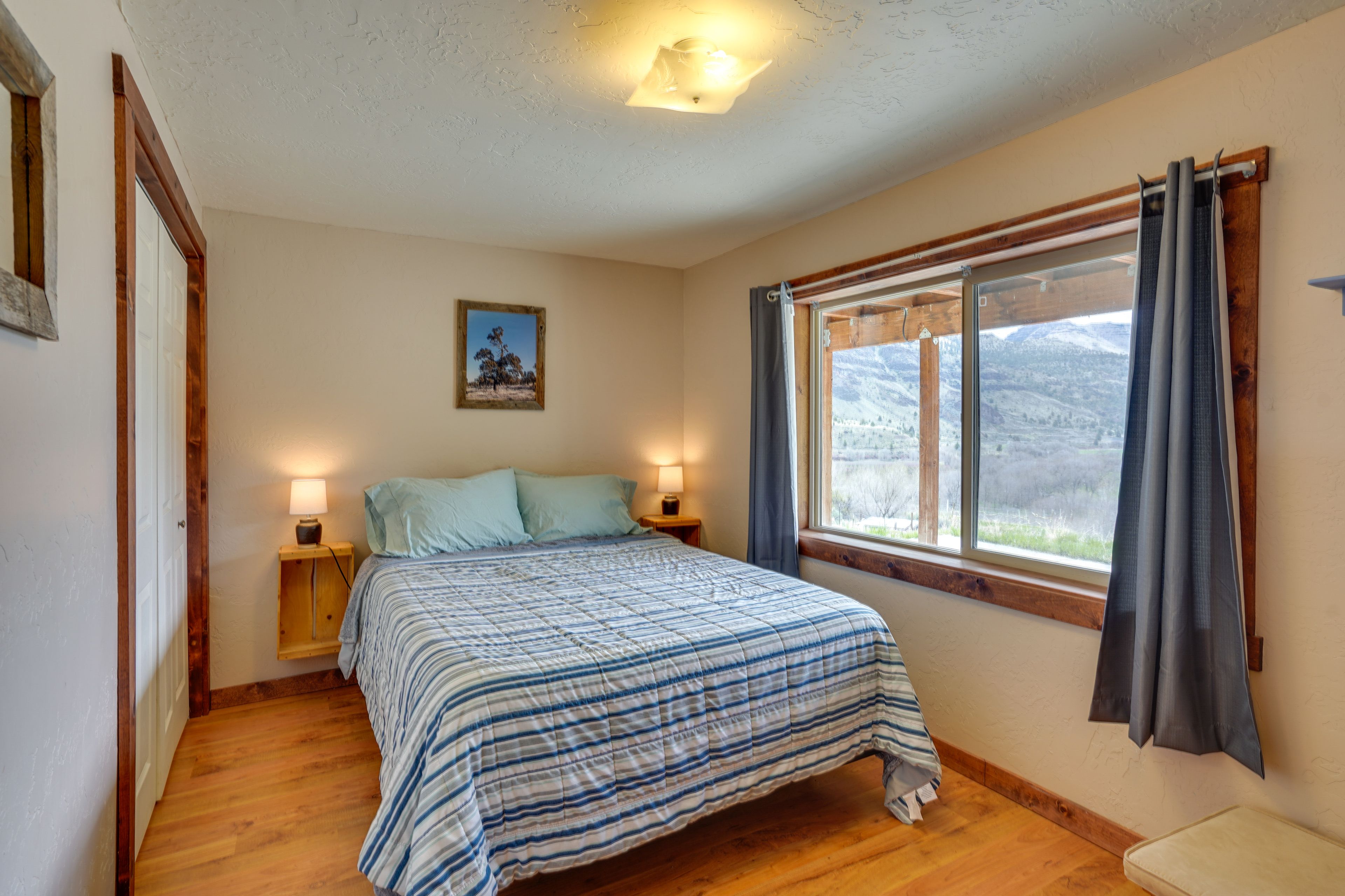 Bedroom 2 | Queen Bed | 1st Floor