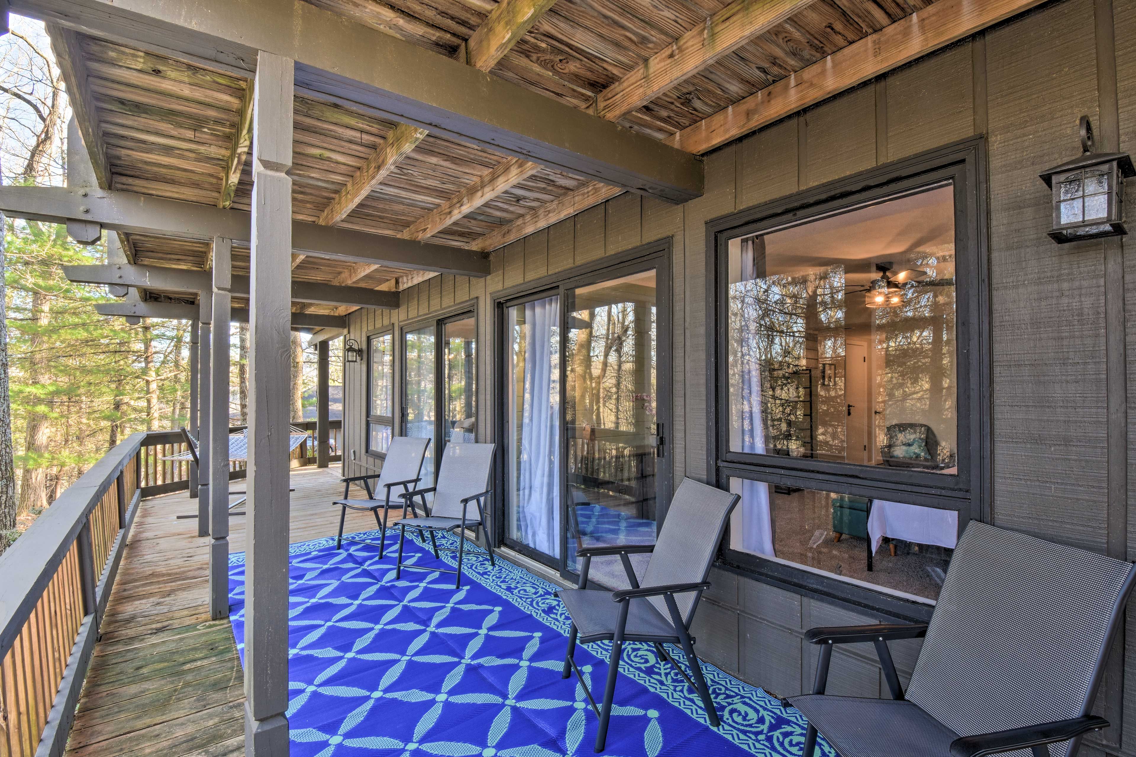 Lower Deck | Wooded Views
