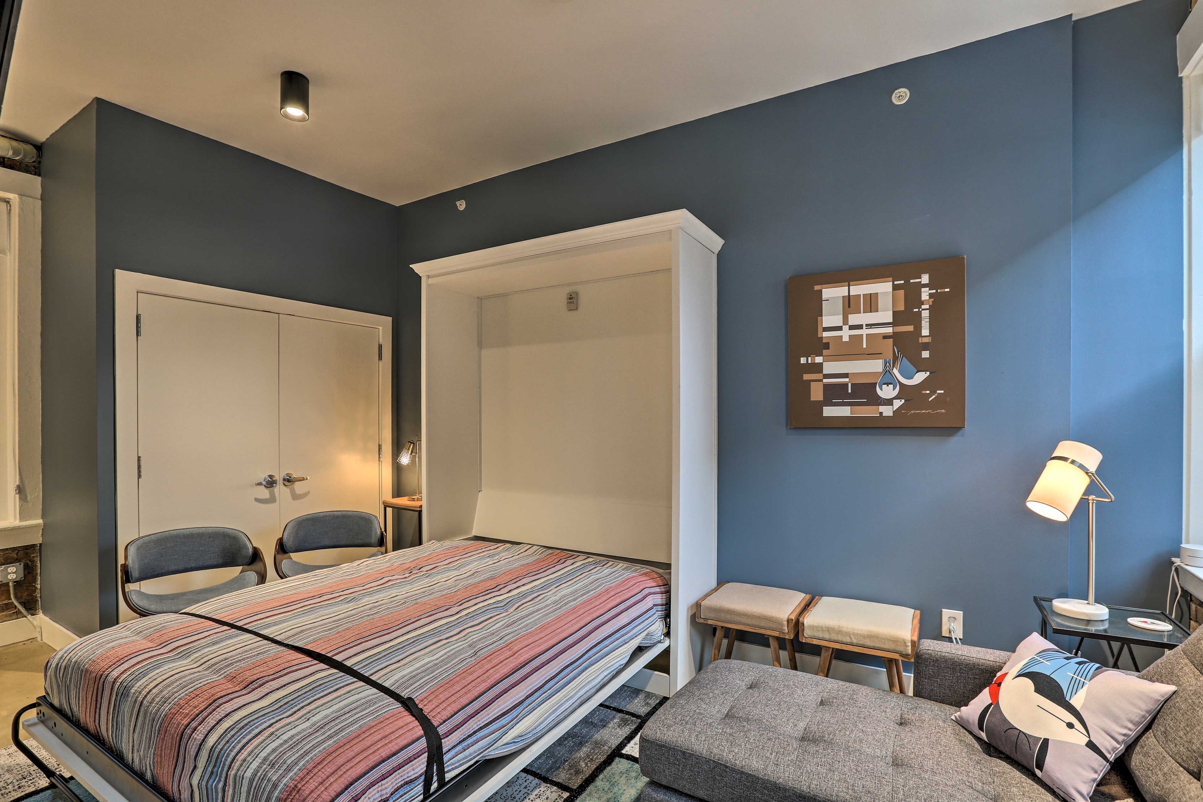 Studio | Queen Murphy Bed
