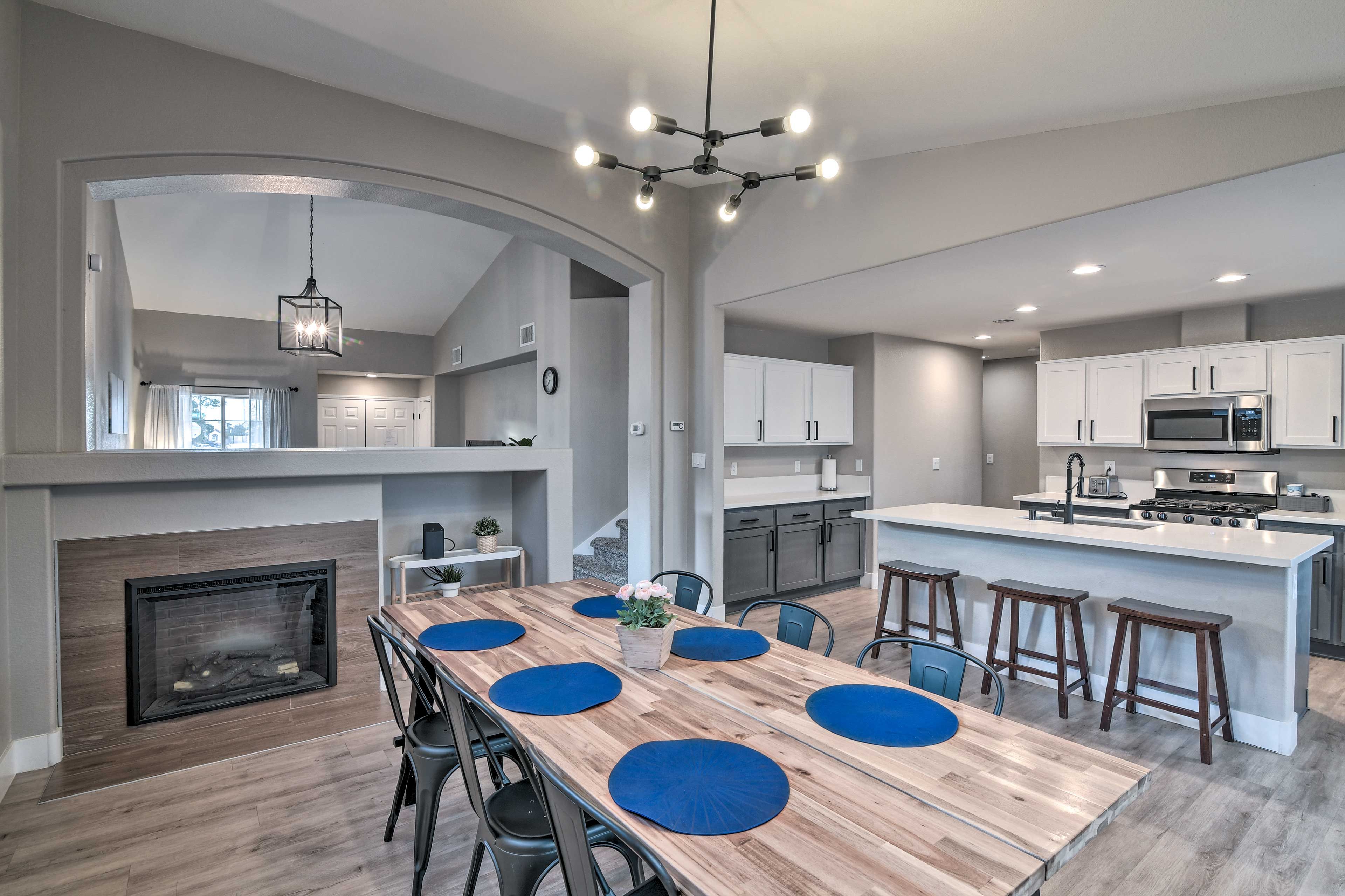 Dining Area & Kitchen | Fireplace | Basic Cooking Essentials Provided