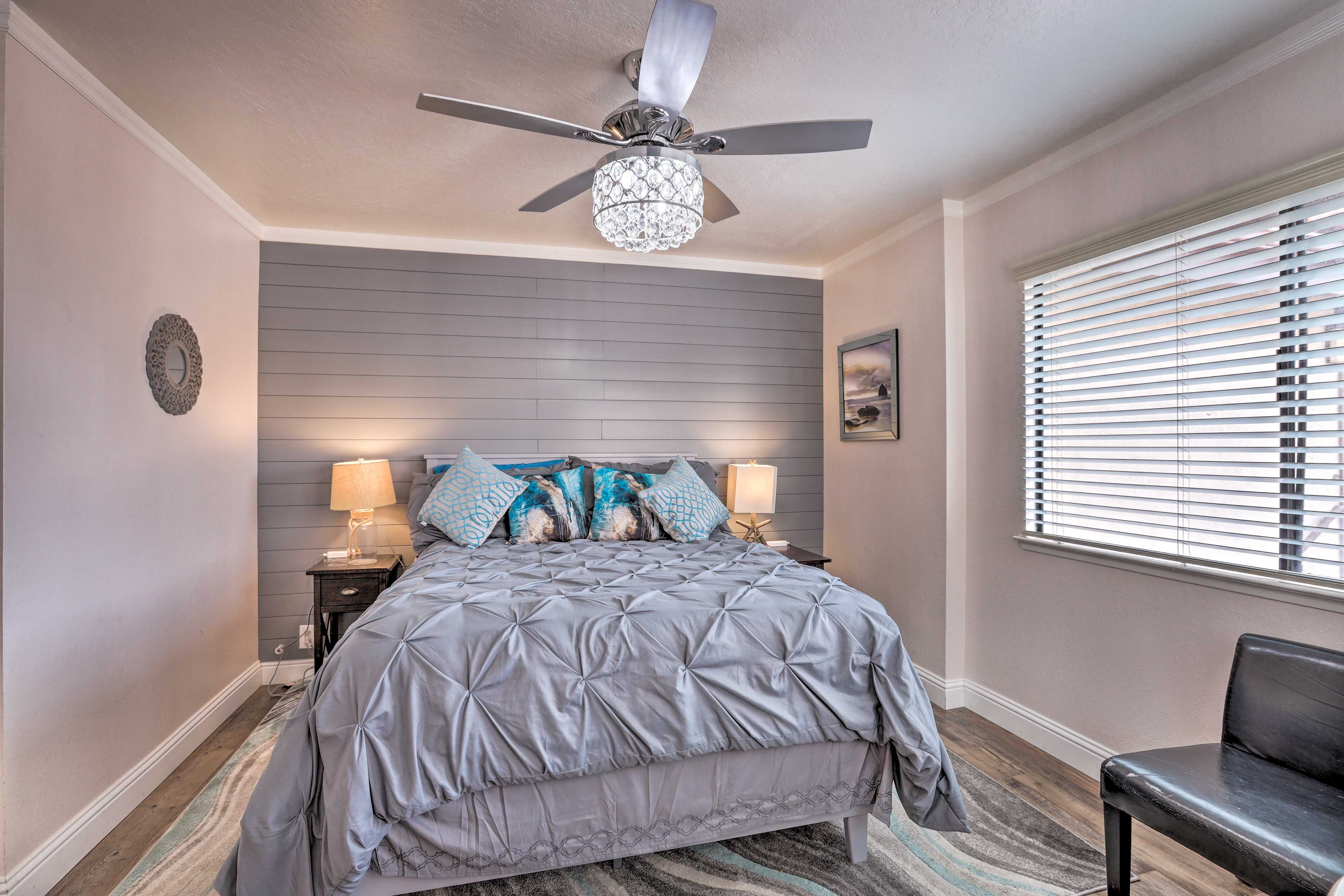 Bedroom 1 | Queen Bed | Linens Provided | En-Suite Bathroom