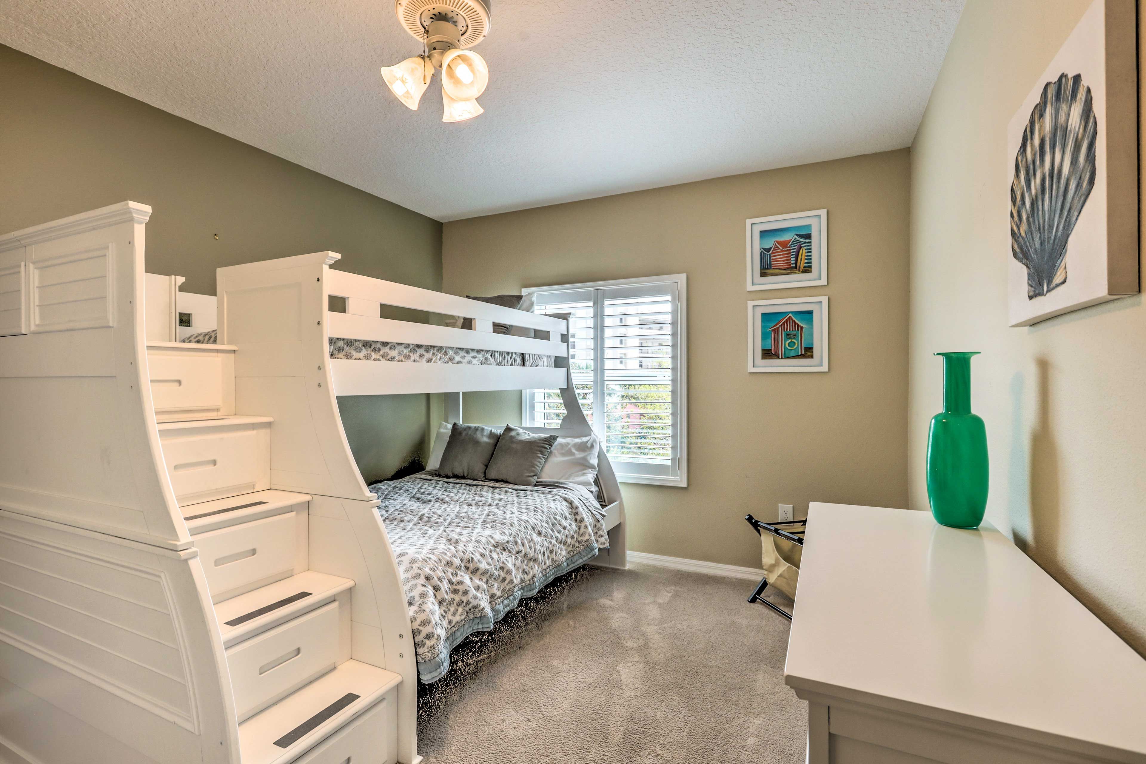 Bedroom 3 | Twin/Full Bunk Bed