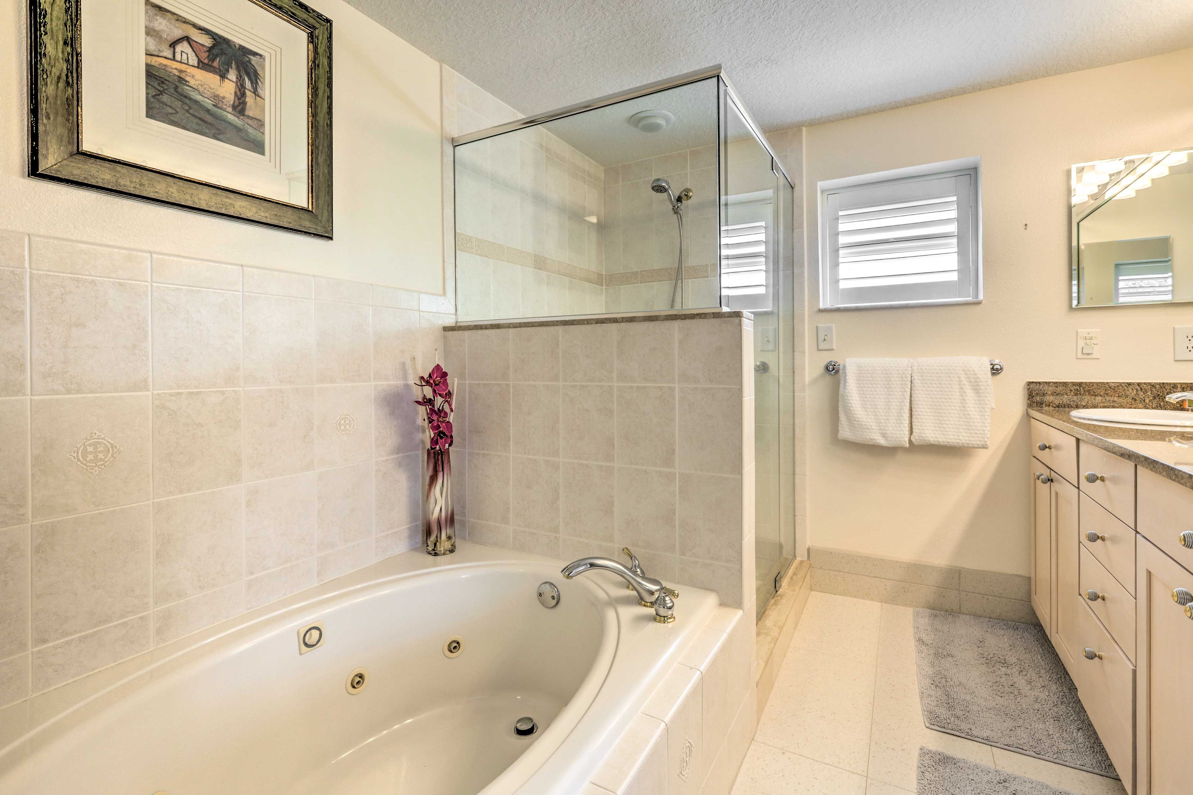En-Suite Bathroom | Jacuzzi Tub