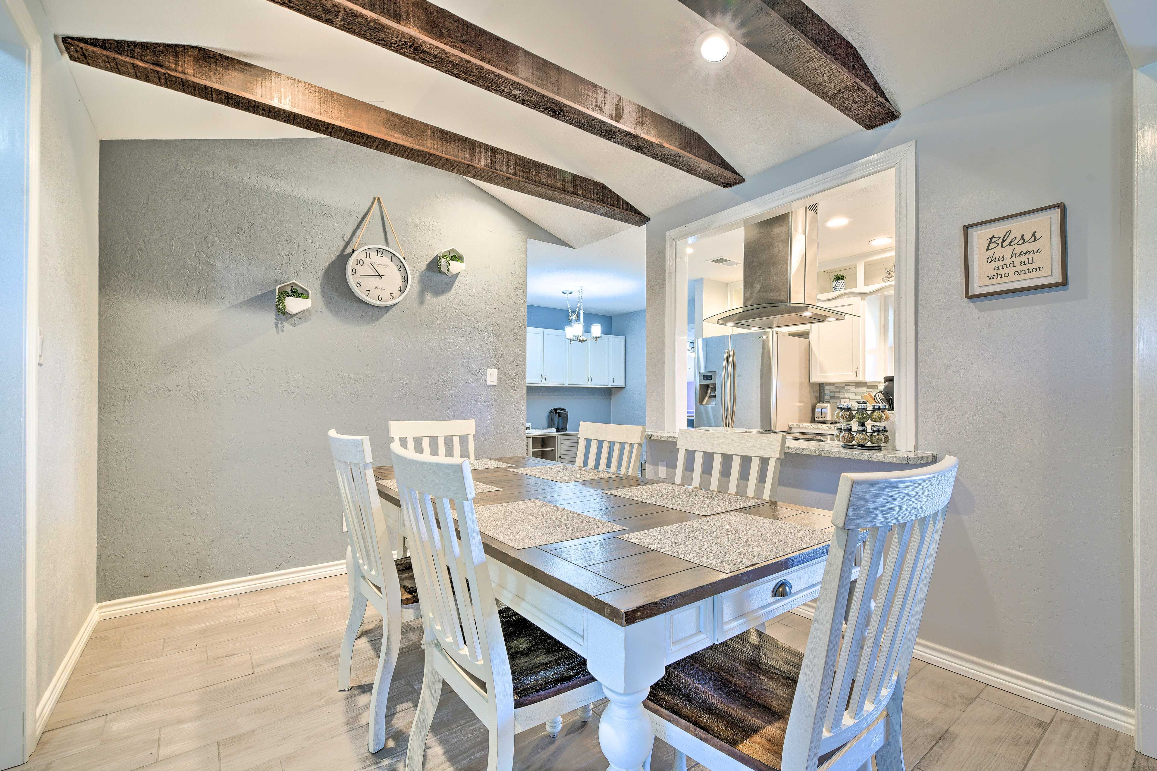 Dining Area | Dishware & Flatware Provided