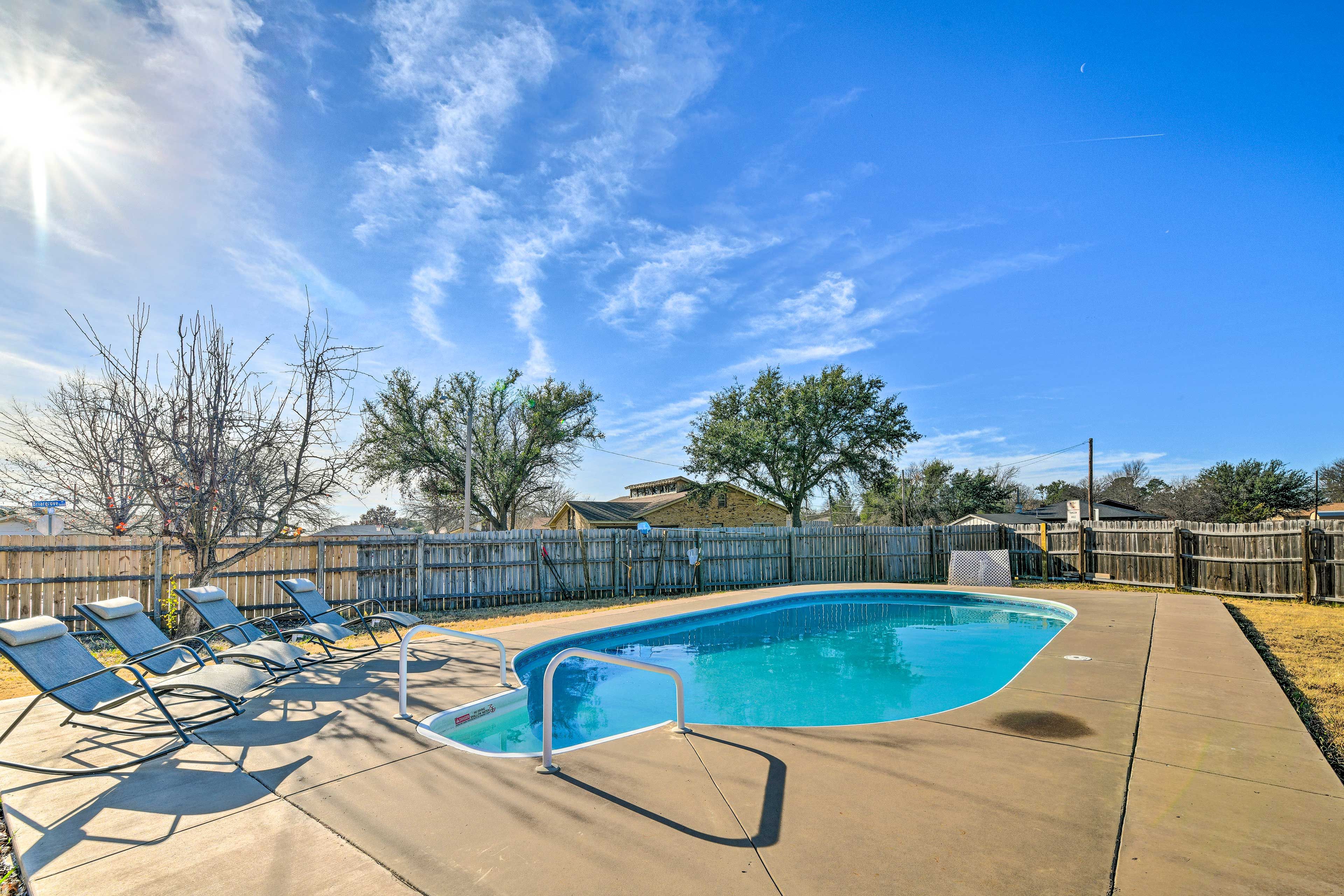 Private Pool | Depth (3' - 8')