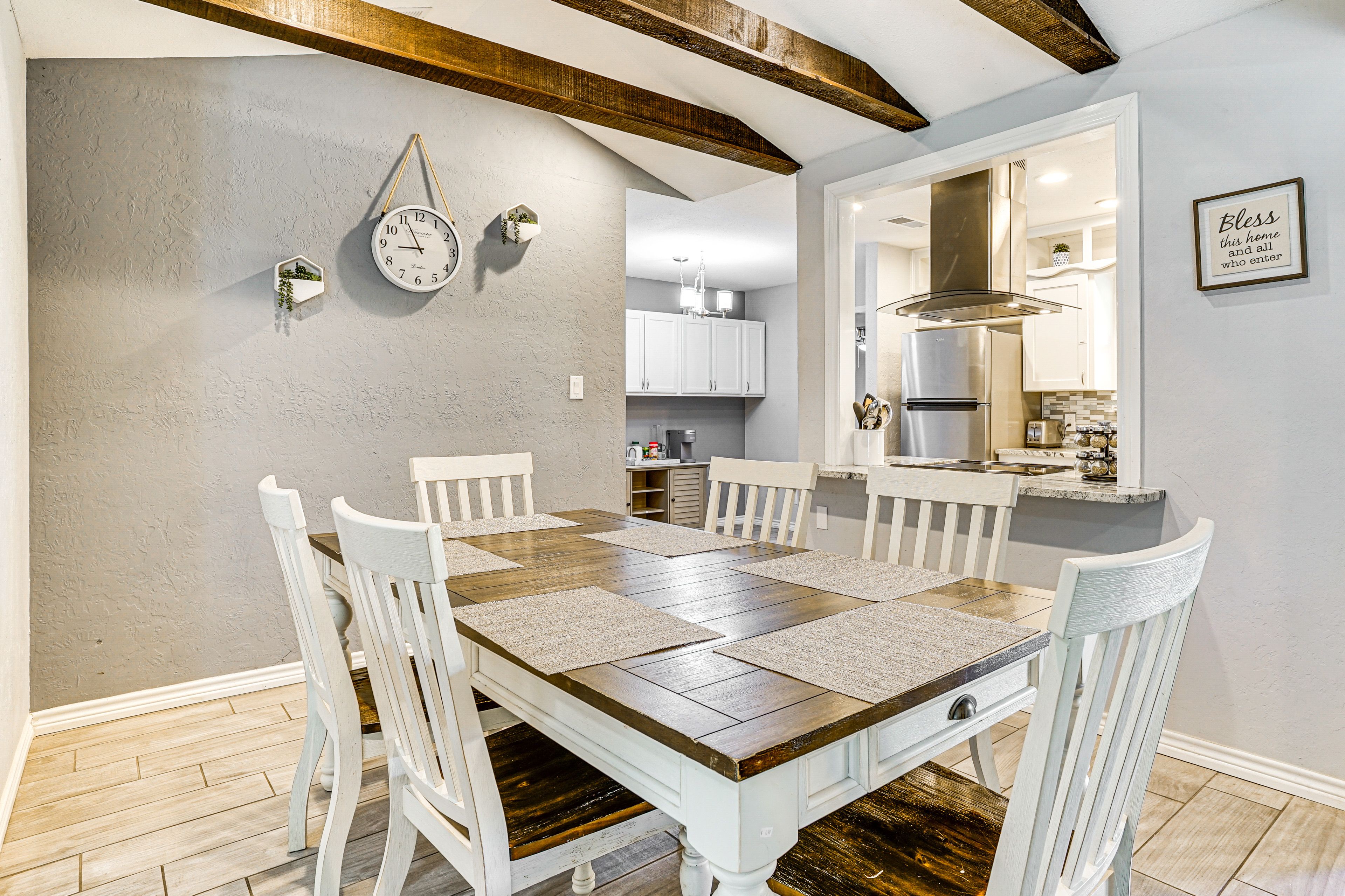Dining Area | Dishware & Flatware Provided