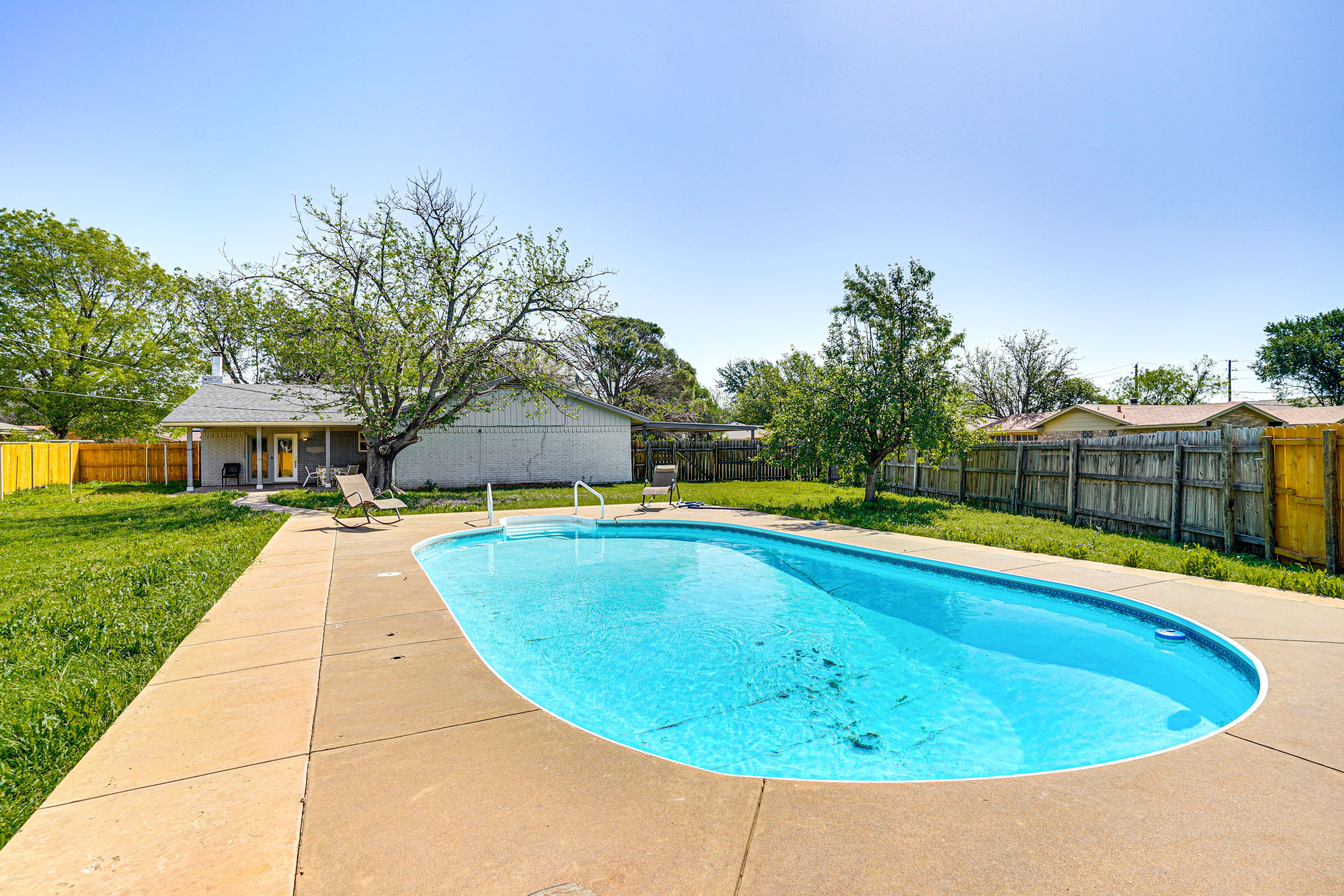 Private Pool | Depth (3' - 8')
