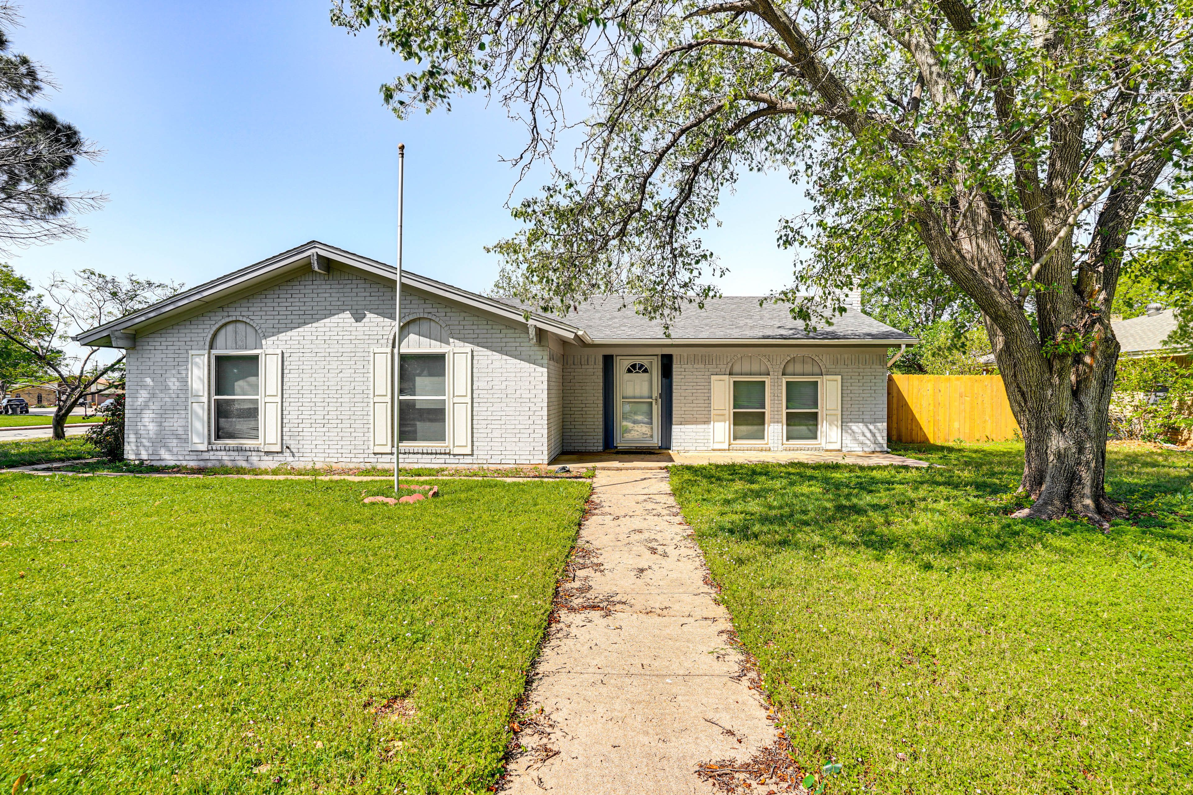 Home Exterior | Single Story | Keyless Entry