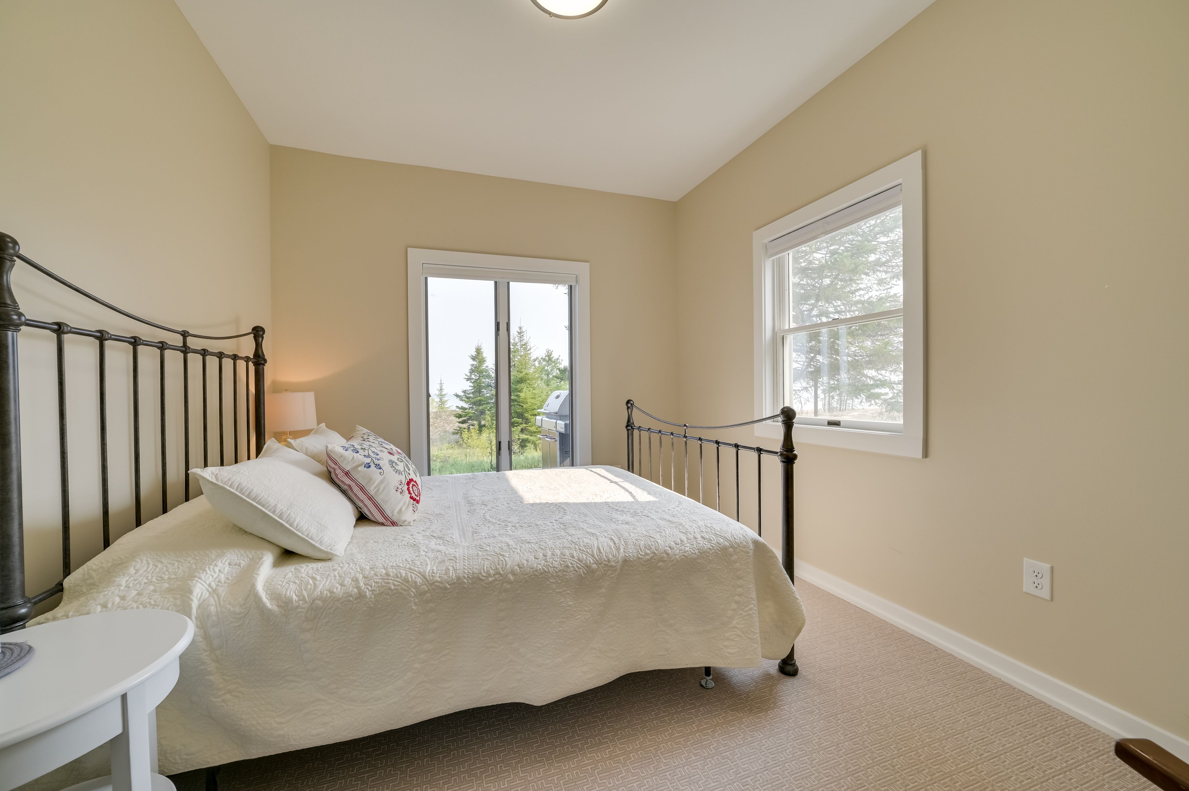 Bedroom | Queen Bed | Linens Provided