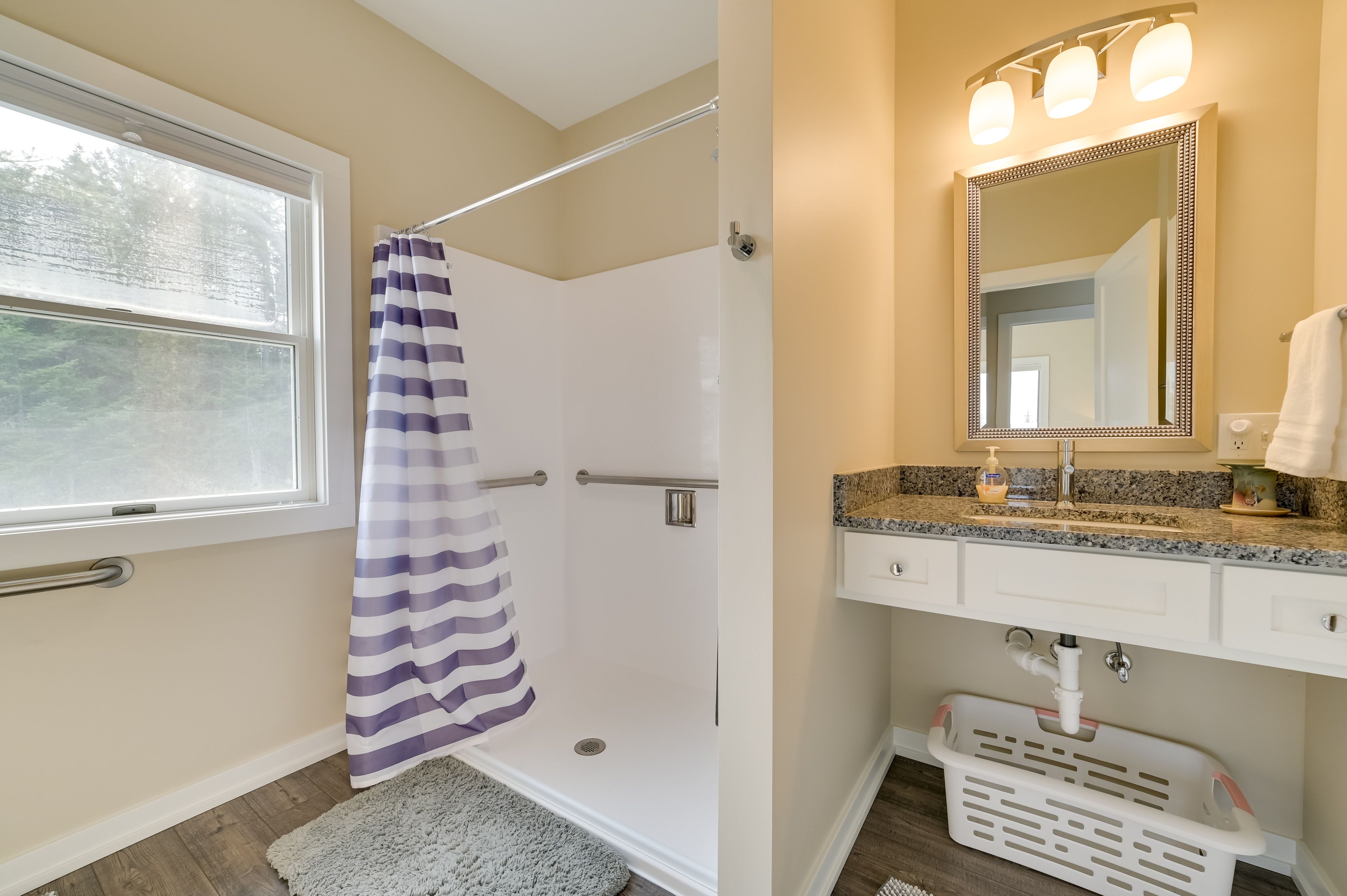 Bathroom | Complimentary Toiletries | Towels Provided