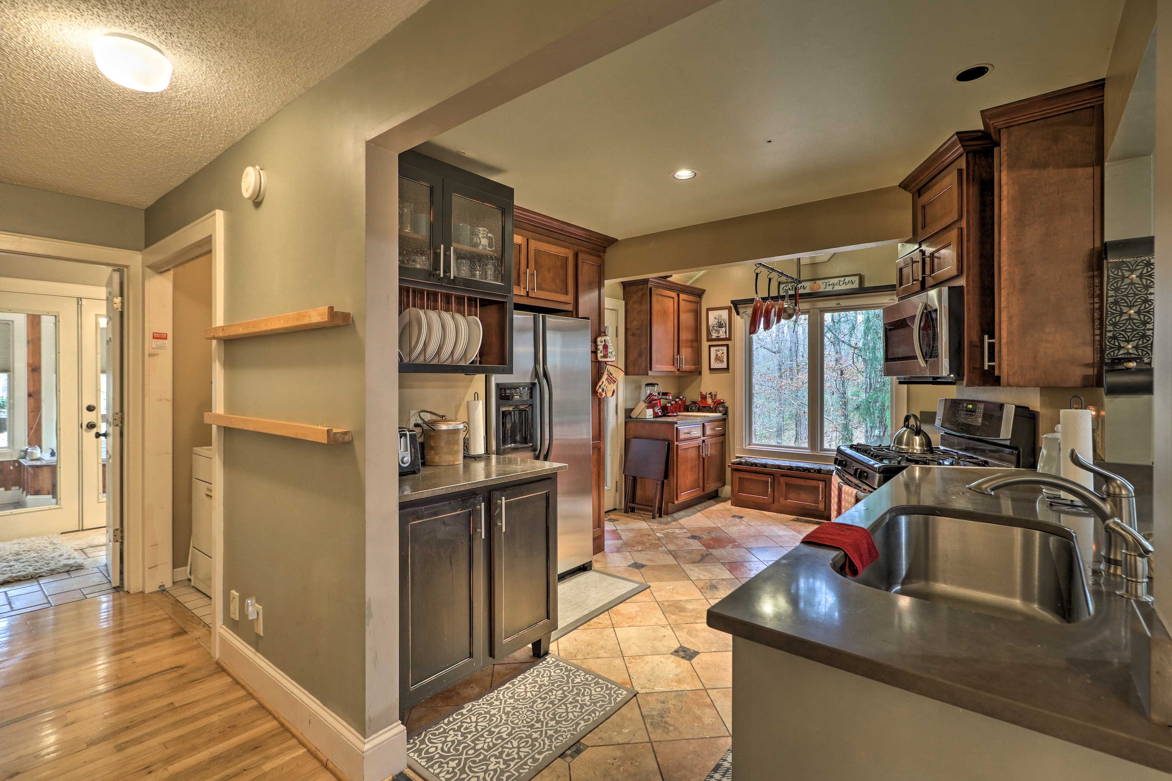 Fully Equipped Kitchen | 1st Floor | Coffee Maker & Grinder