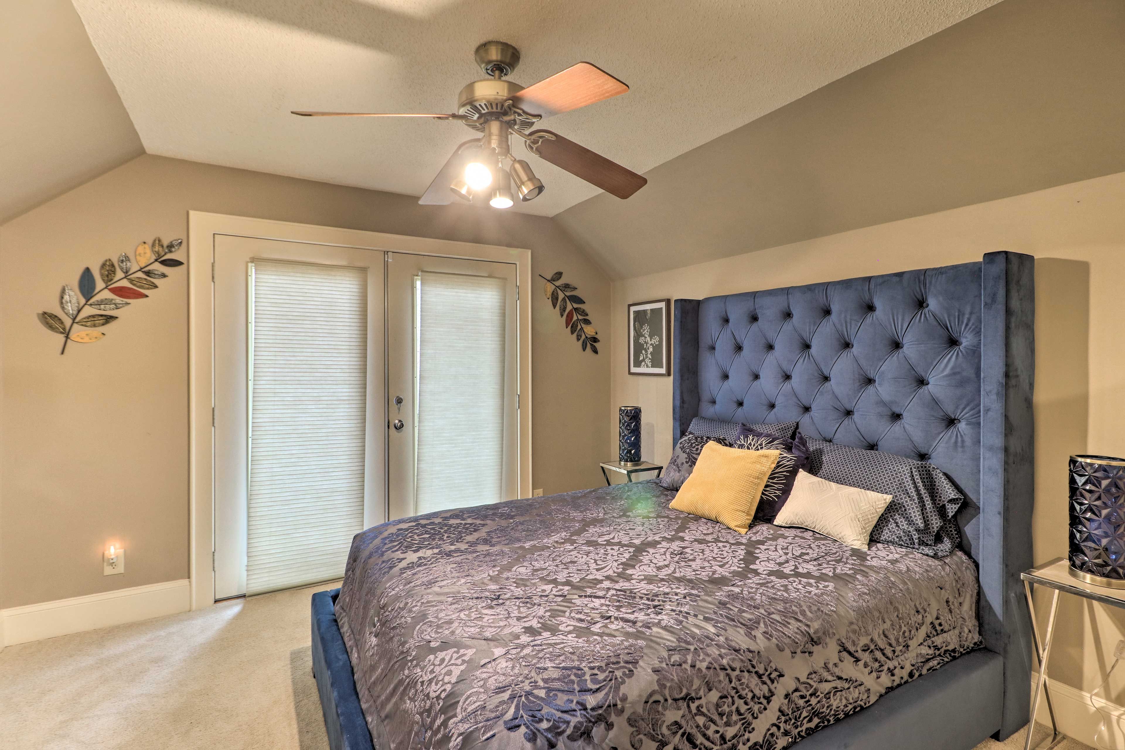 Bedroom 2 | 2nd Floor | Queen Bed | Smart TV w/ Cable