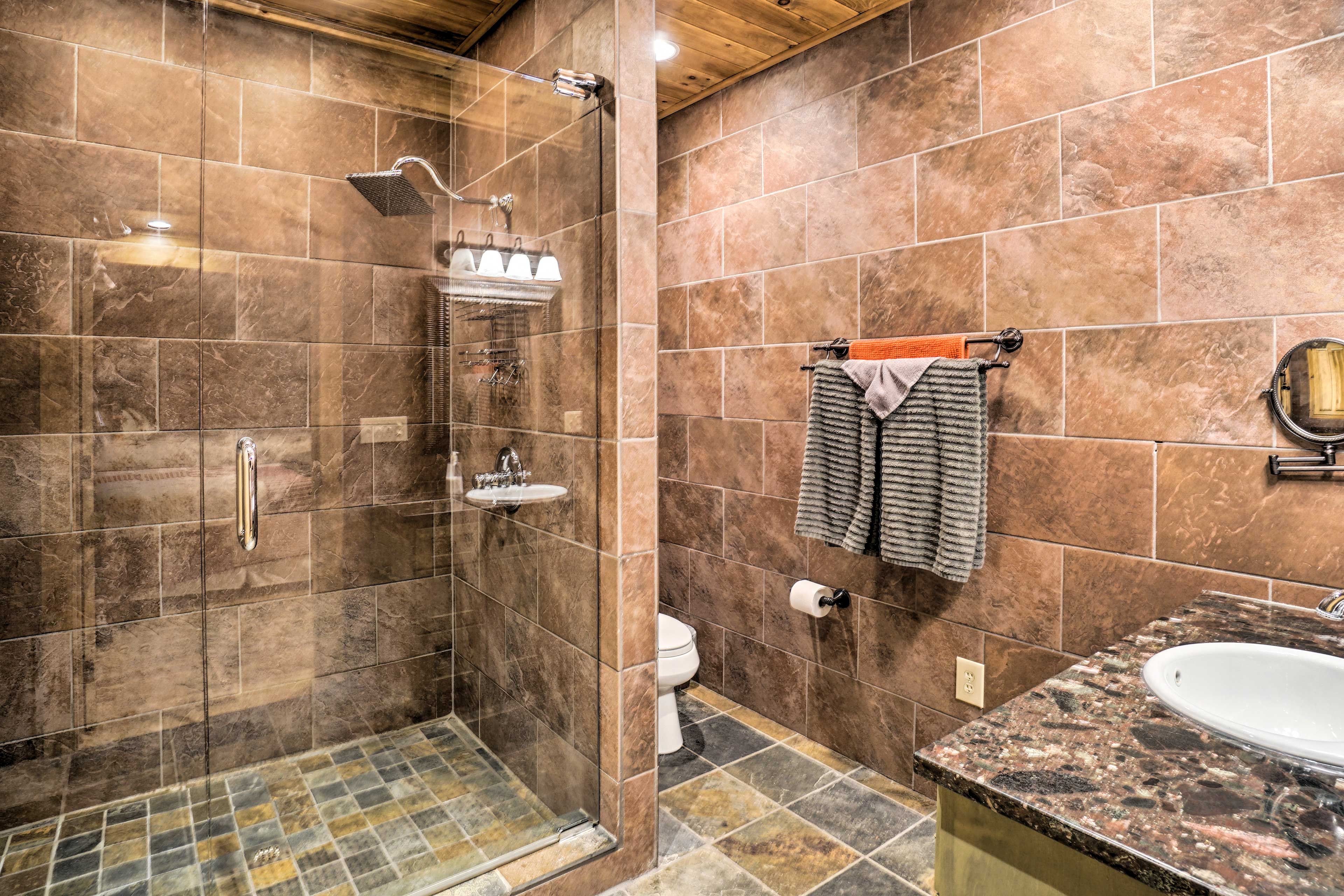 Full Bathroom | Access via Bedroom 4