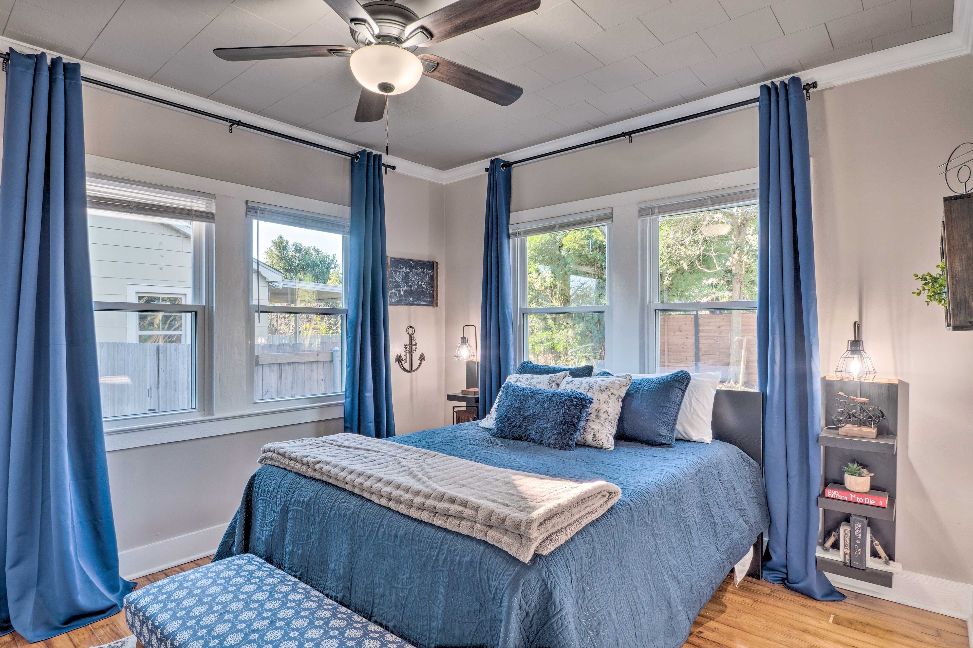 Bedroom 2 | Queen Bed