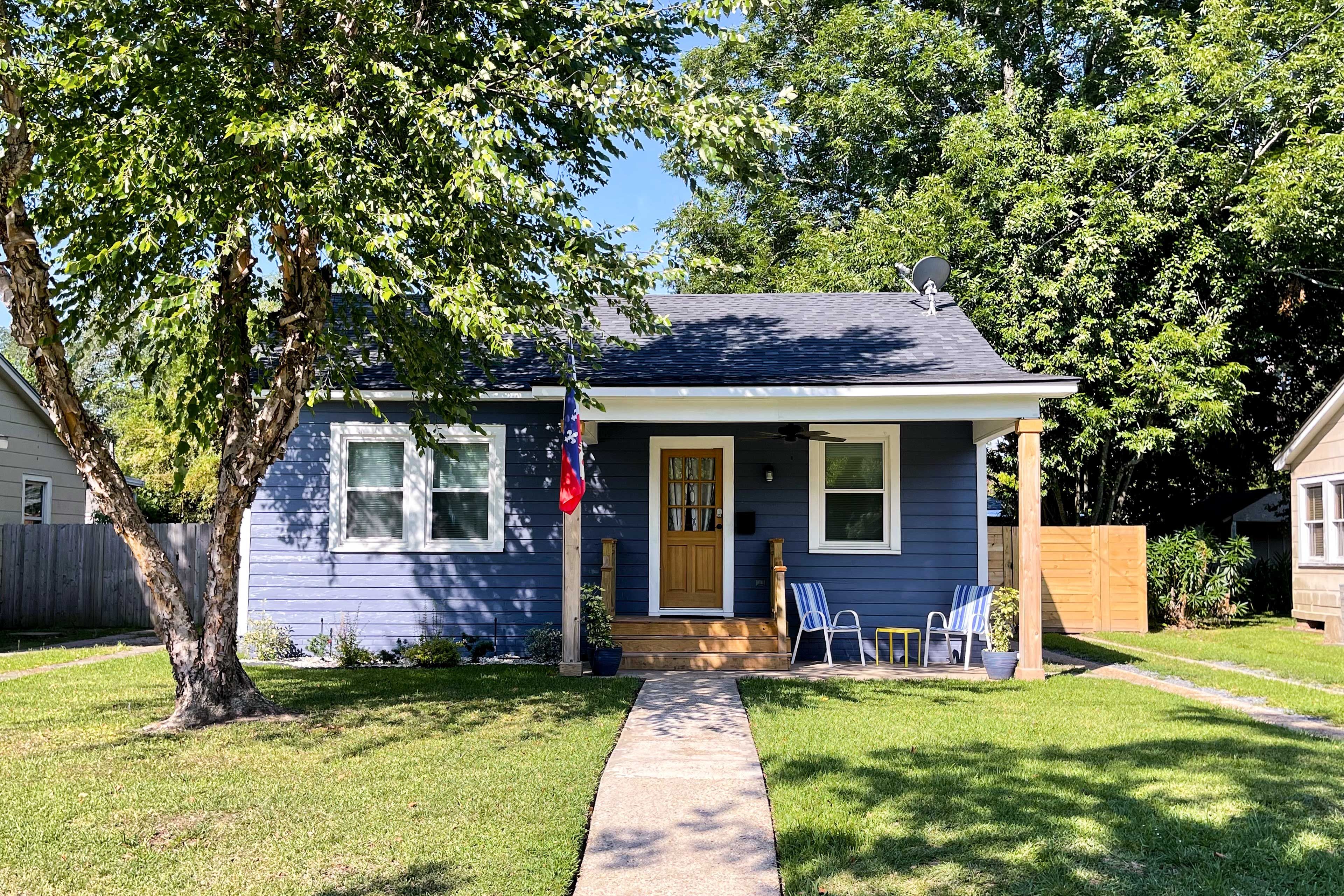 Lafayette Vacation Rental | 2BR | 1BA | Stairs Required | 800 Sq Ft
