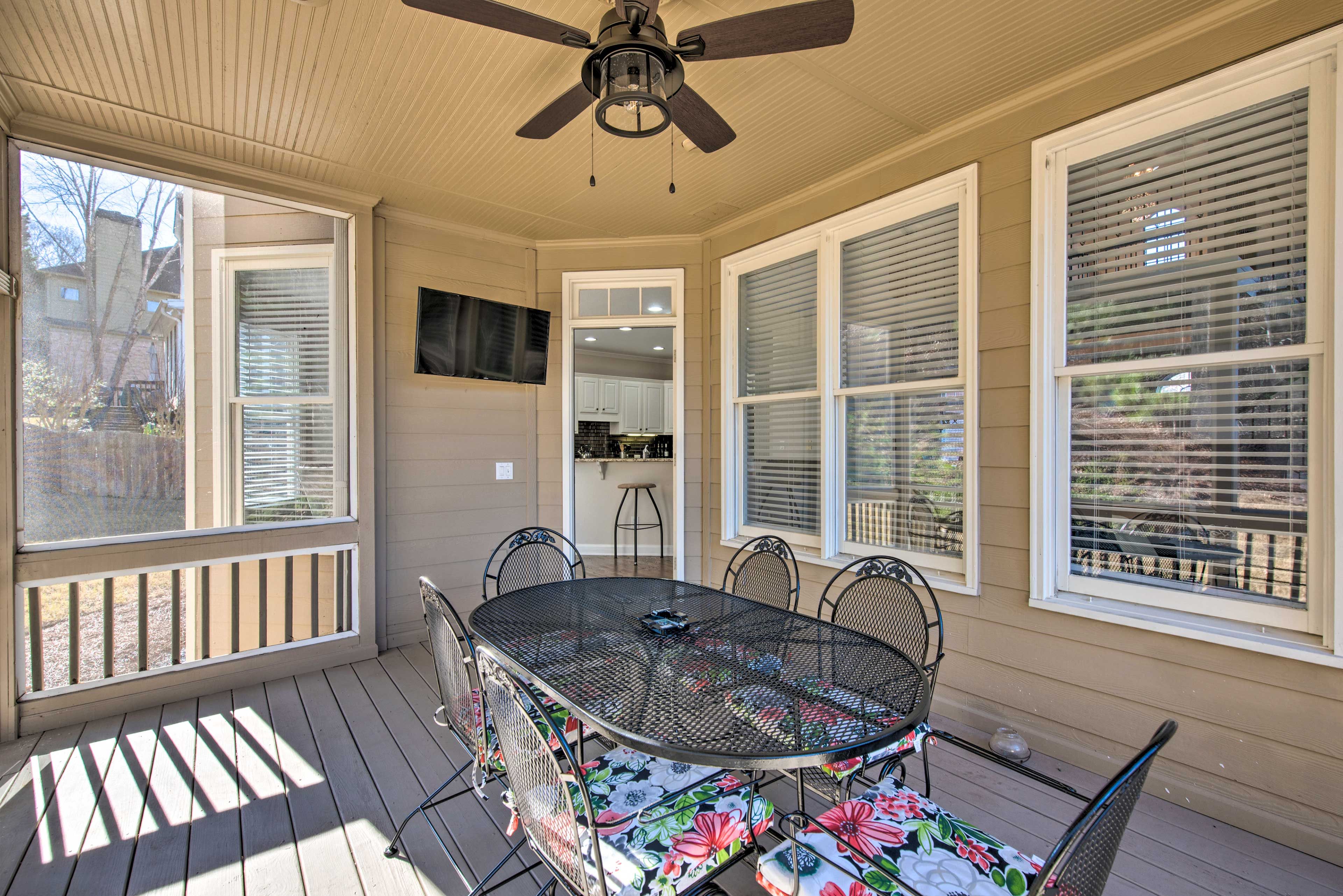 Screened-In Porch | 1st Floor