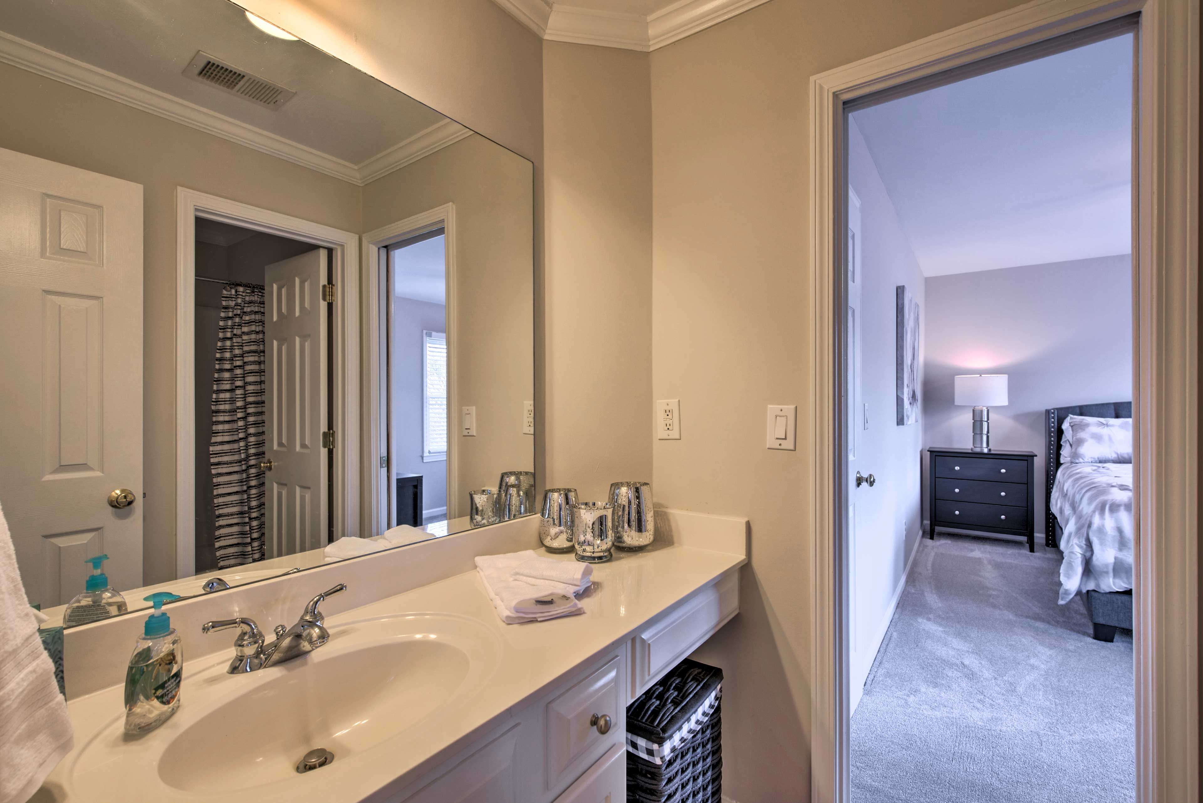 Full Bathroom | 2nd Floor