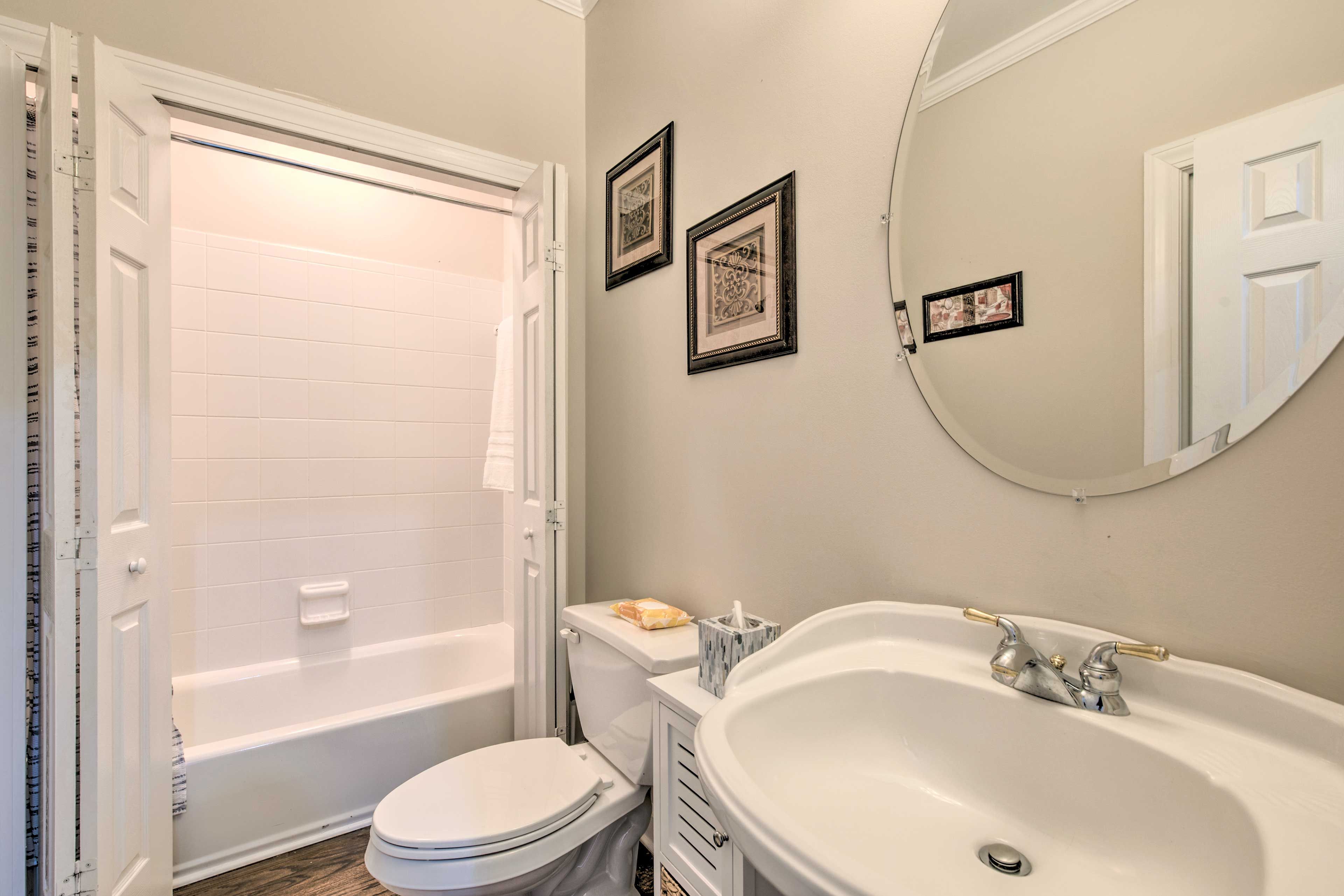 Full Bathroom | 1st Floor