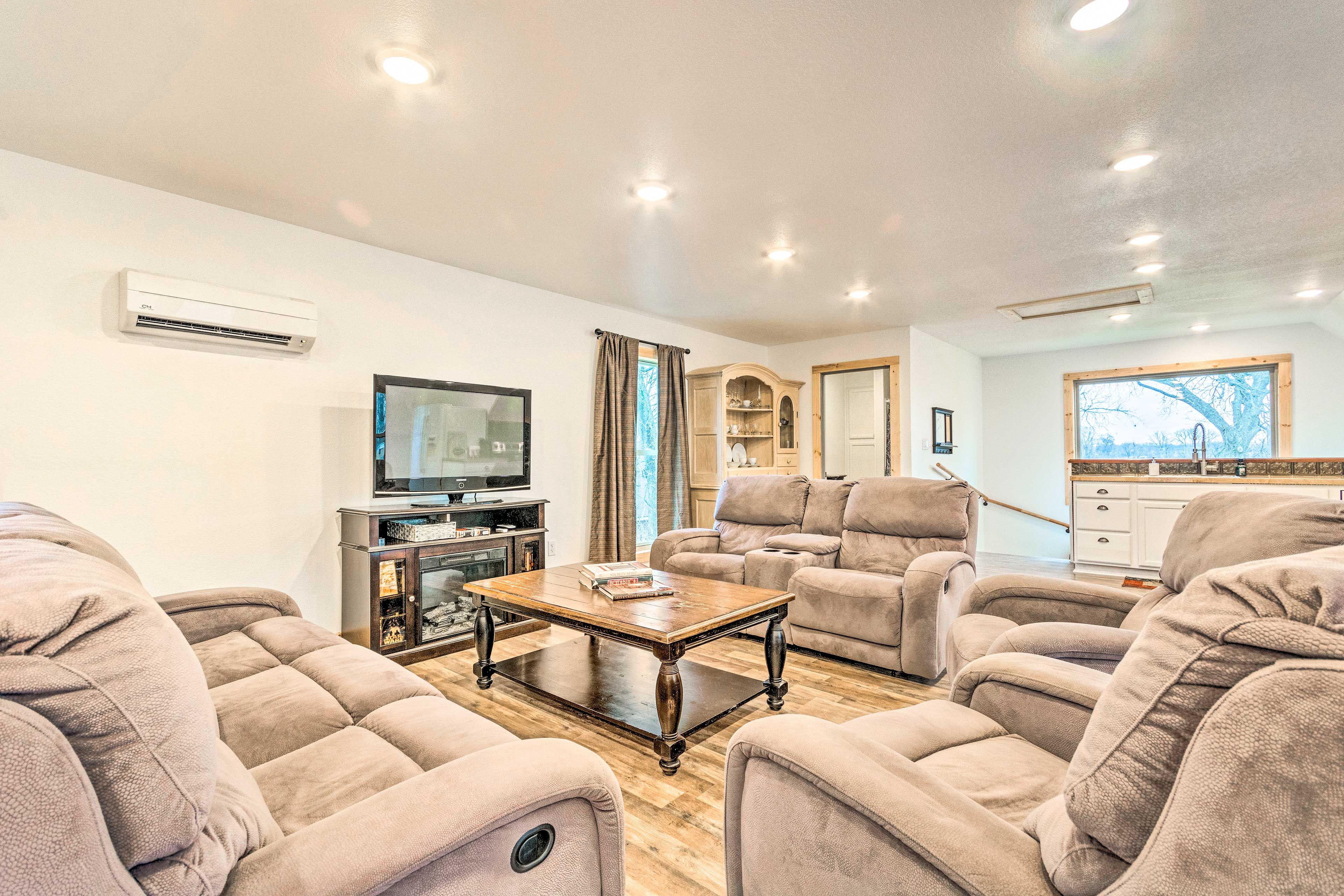 Dardanelle Vacation Rental | 1BR | 1BA | 940 Sq Ft | Steps Required